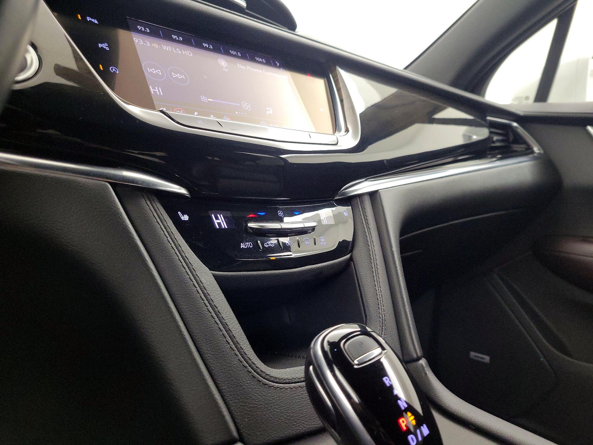 Thumbnail: 2020 Cadillac XT6 - 16