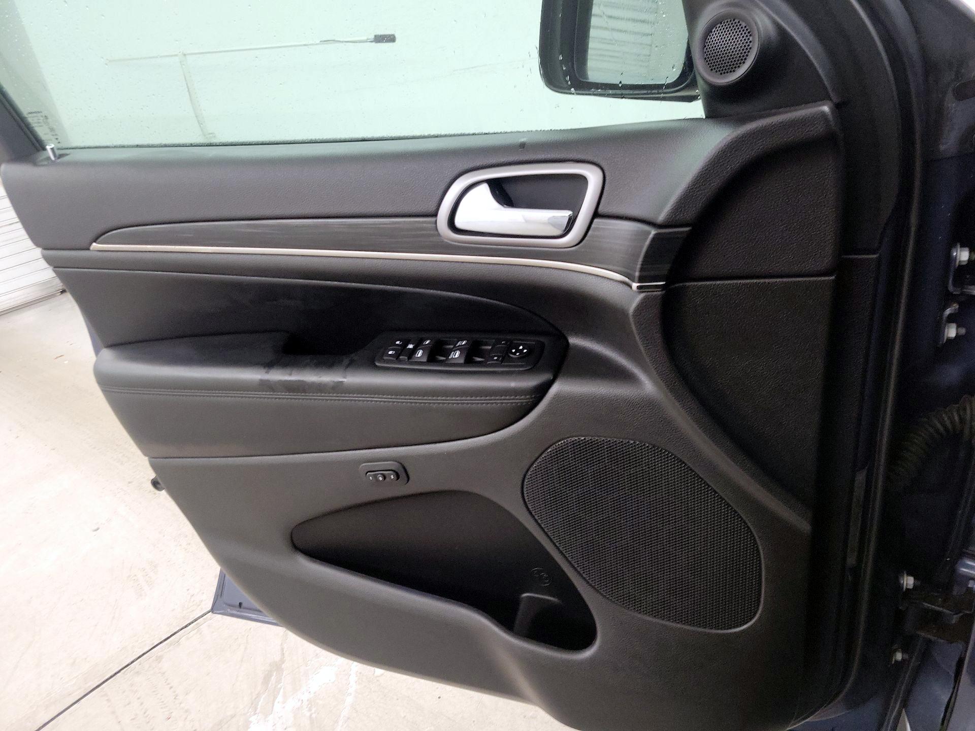 Thumbnail: 2020 Jeep Grand Cherokee - 12