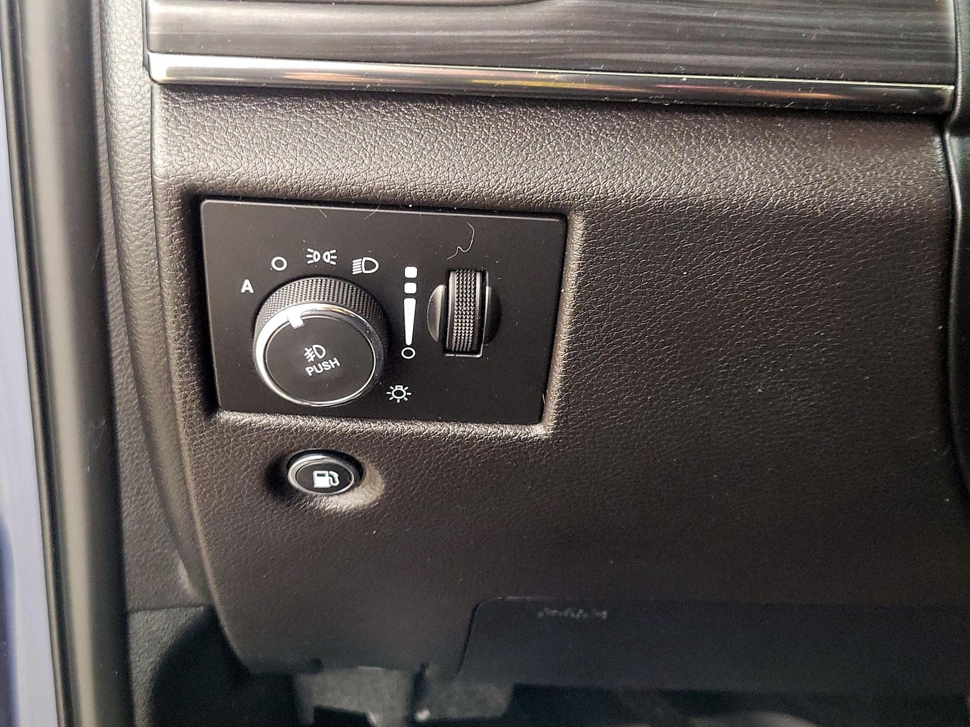 Thumbnail: 2020 Jeep Grand Cherokee - 13