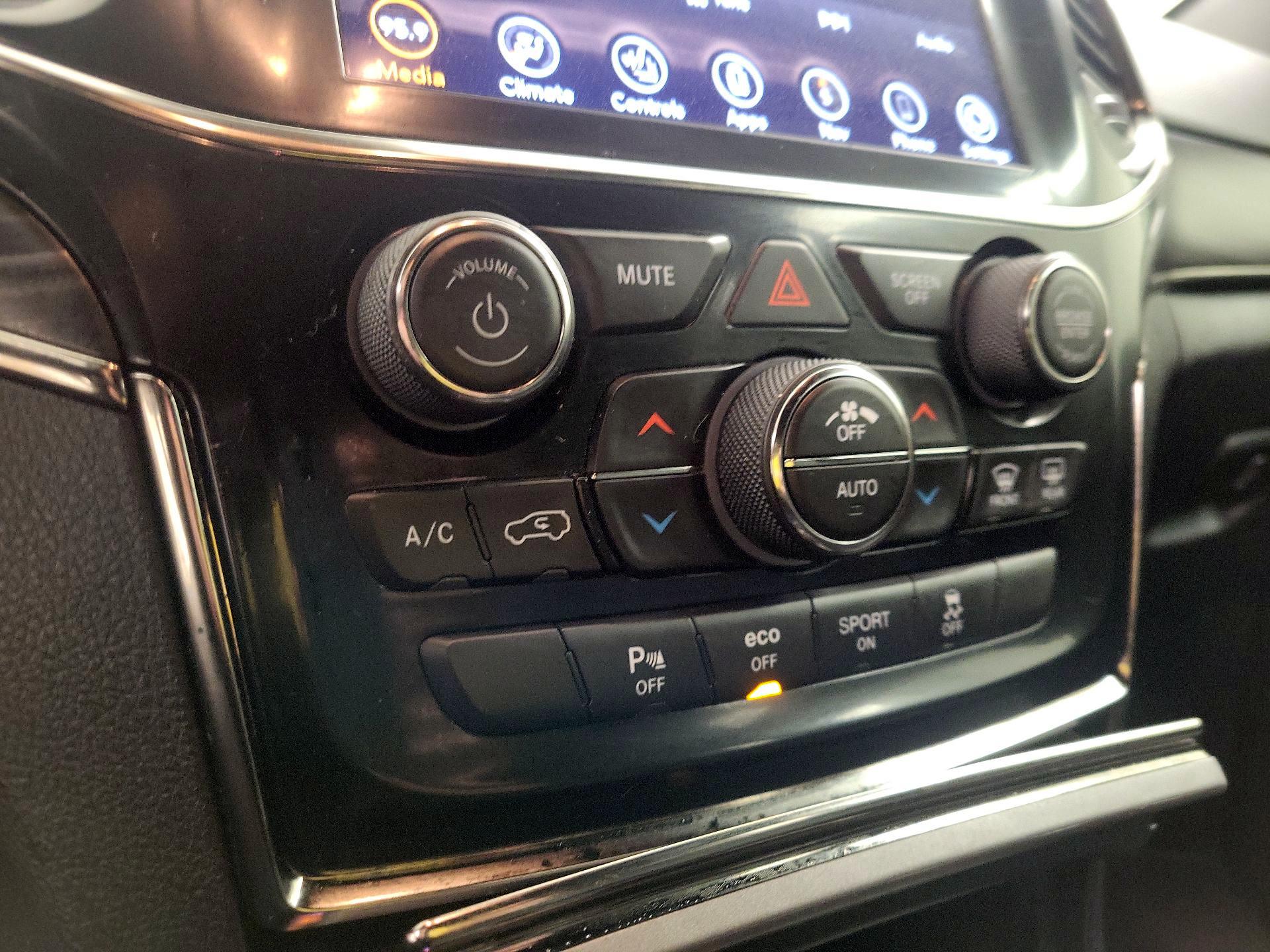 Thumbnail: 2020 Jeep Grand Cherokee - 17