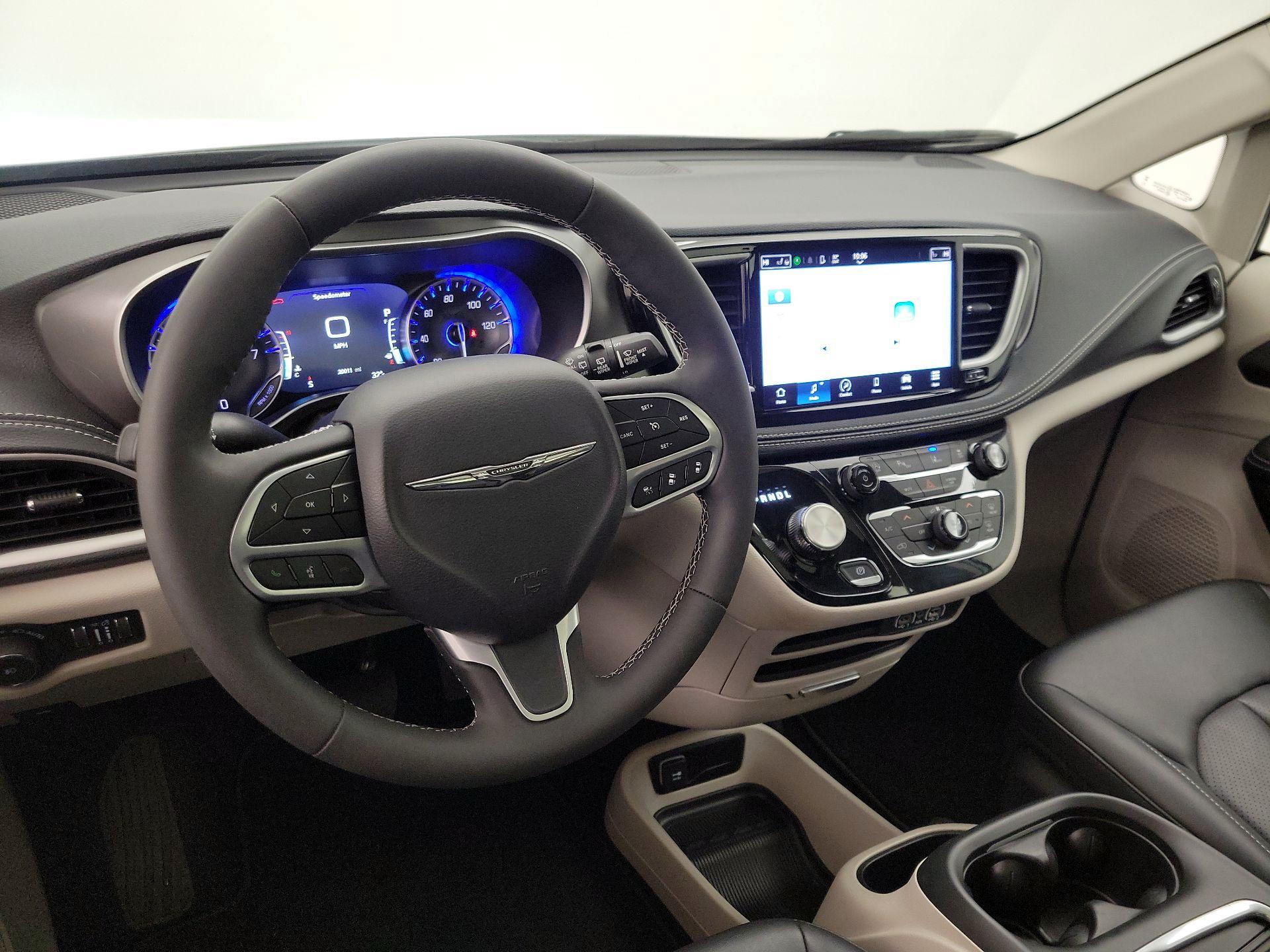 Thumbnail: 2024 Chrysler Pacifica - 9