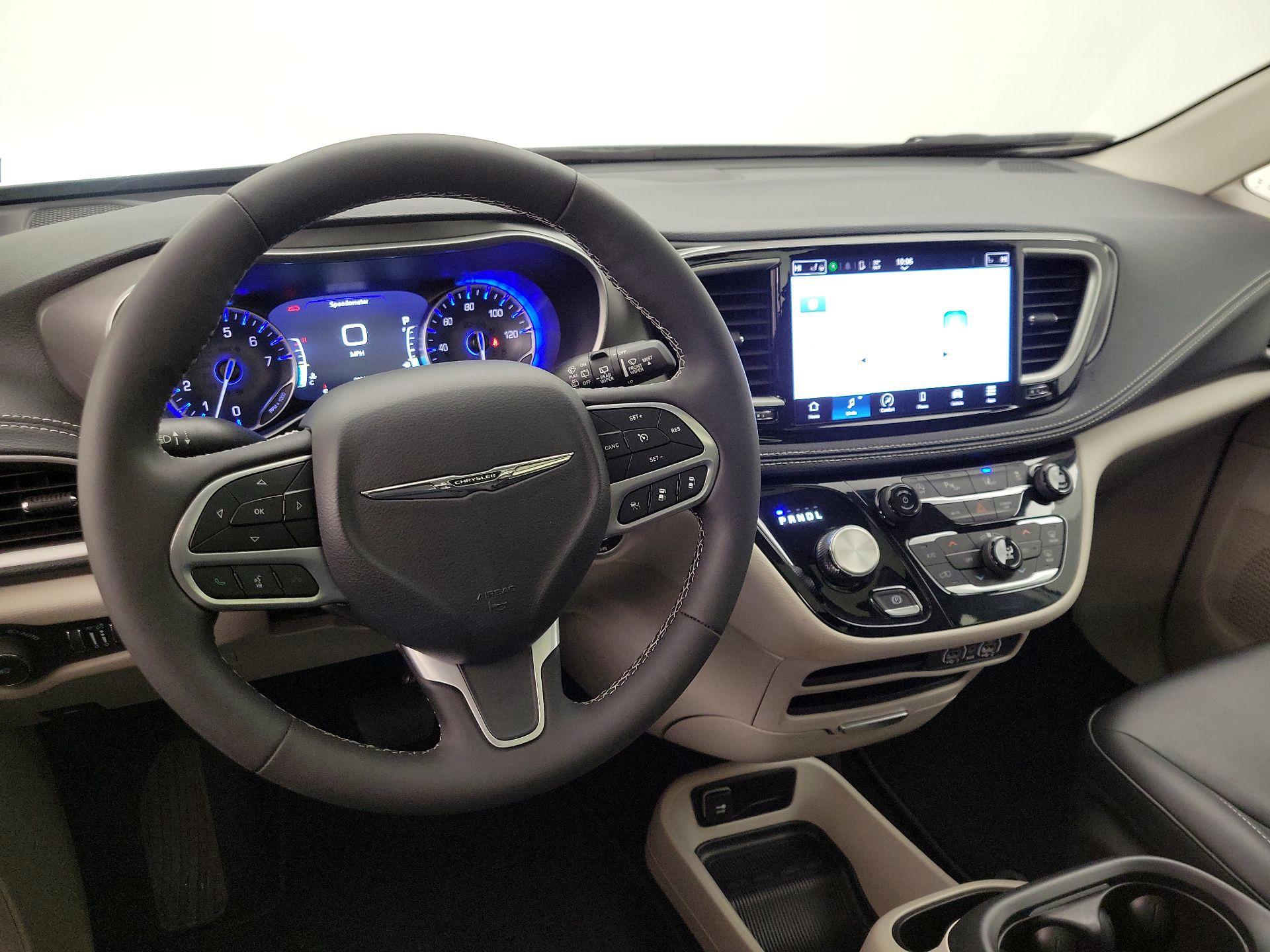 Thumbnail: 2024 Chrysler Pacifica - 10