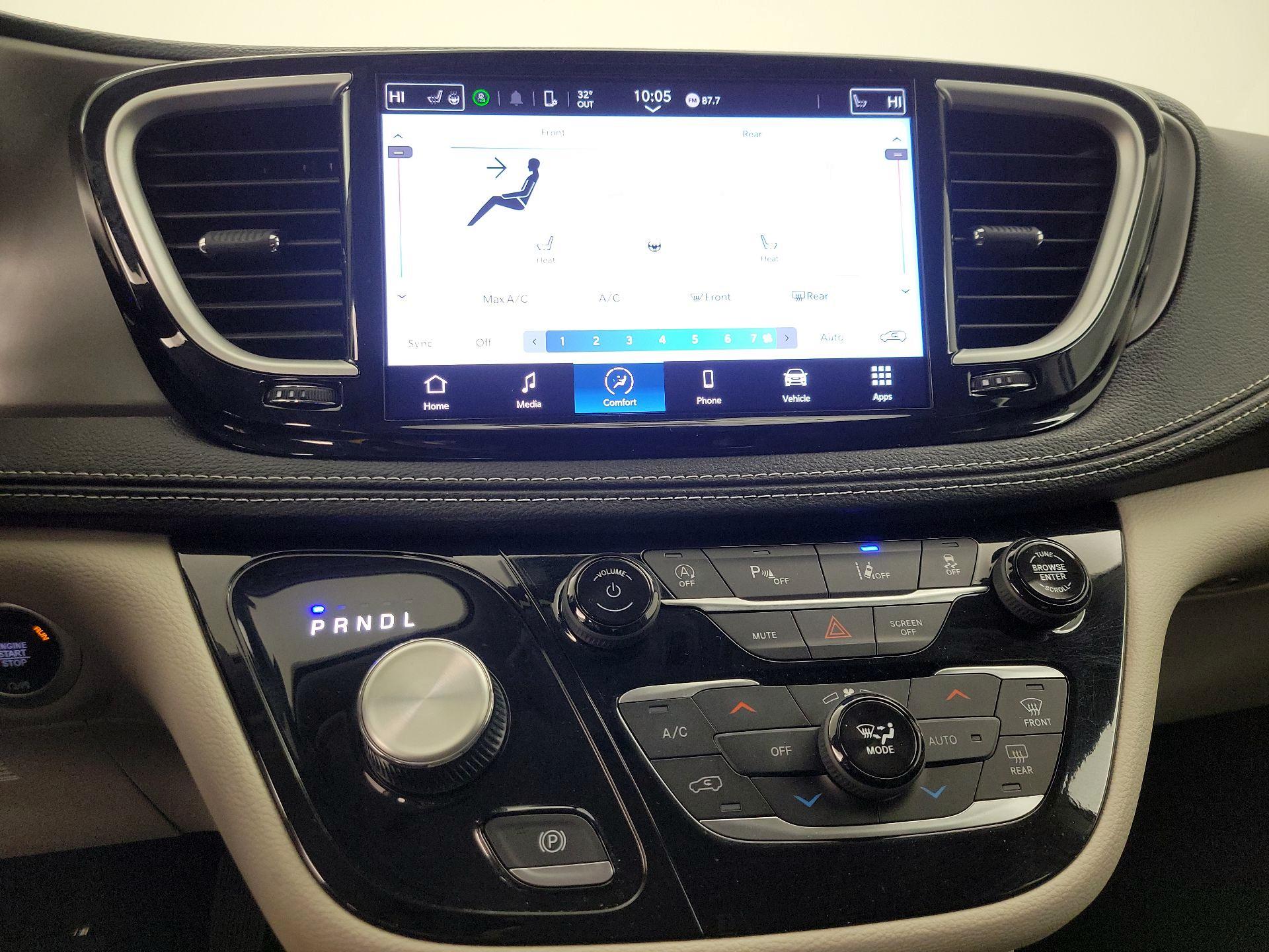 Thumbnail: 2024 Chrysler Pacifica - 16