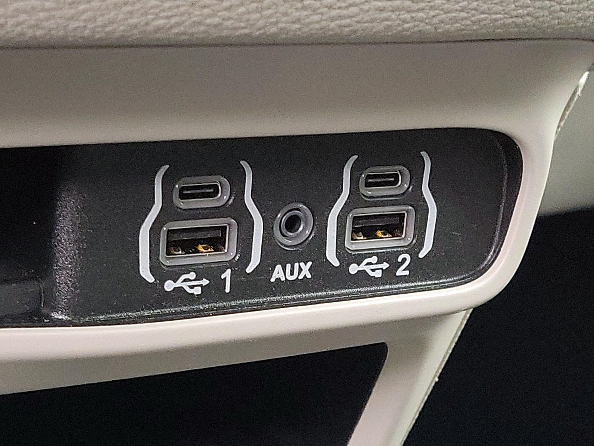 Thumbnail: 2024 Chrysler Pacifica - 18