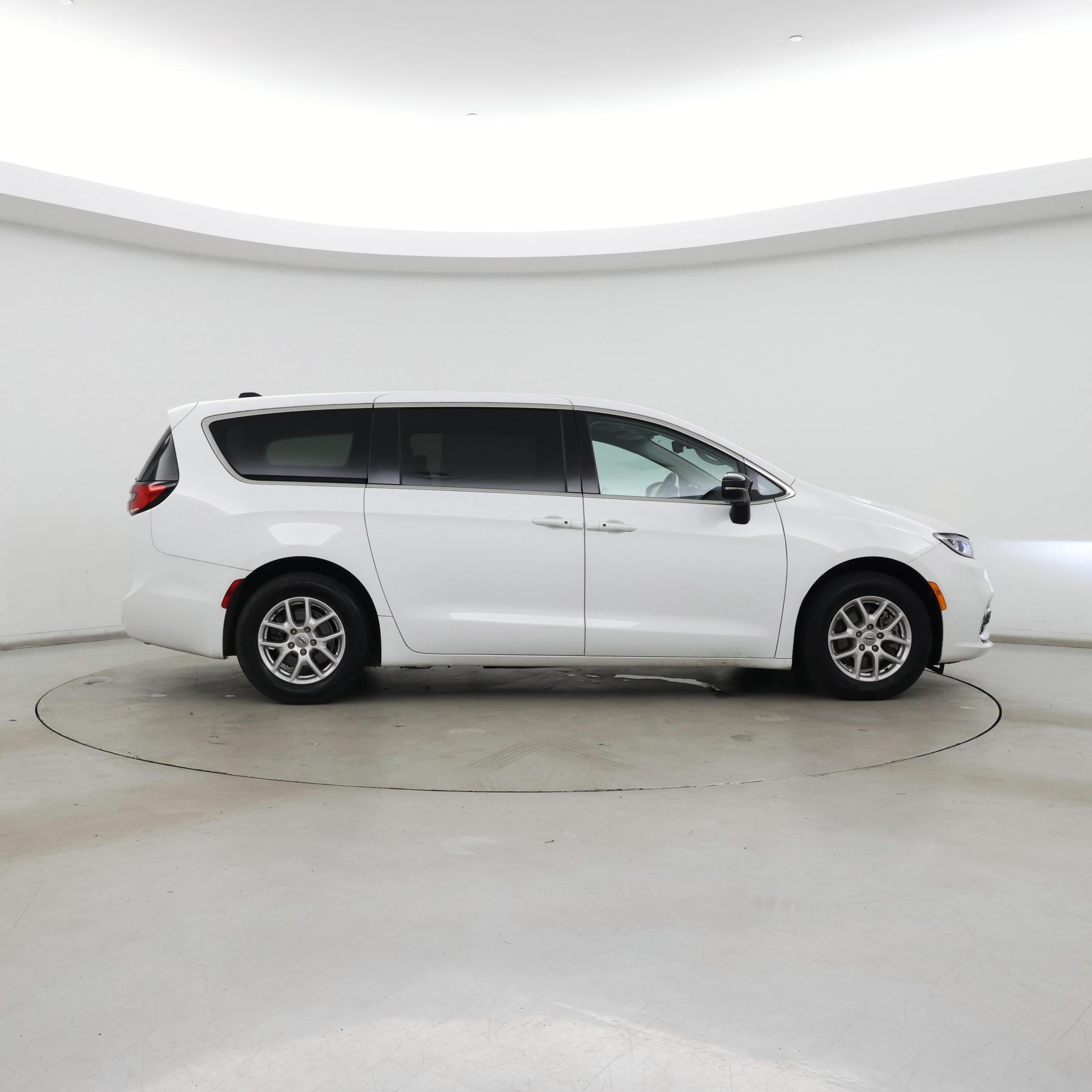 Thumbnail: 2024 Chrysler Pacifica - 7