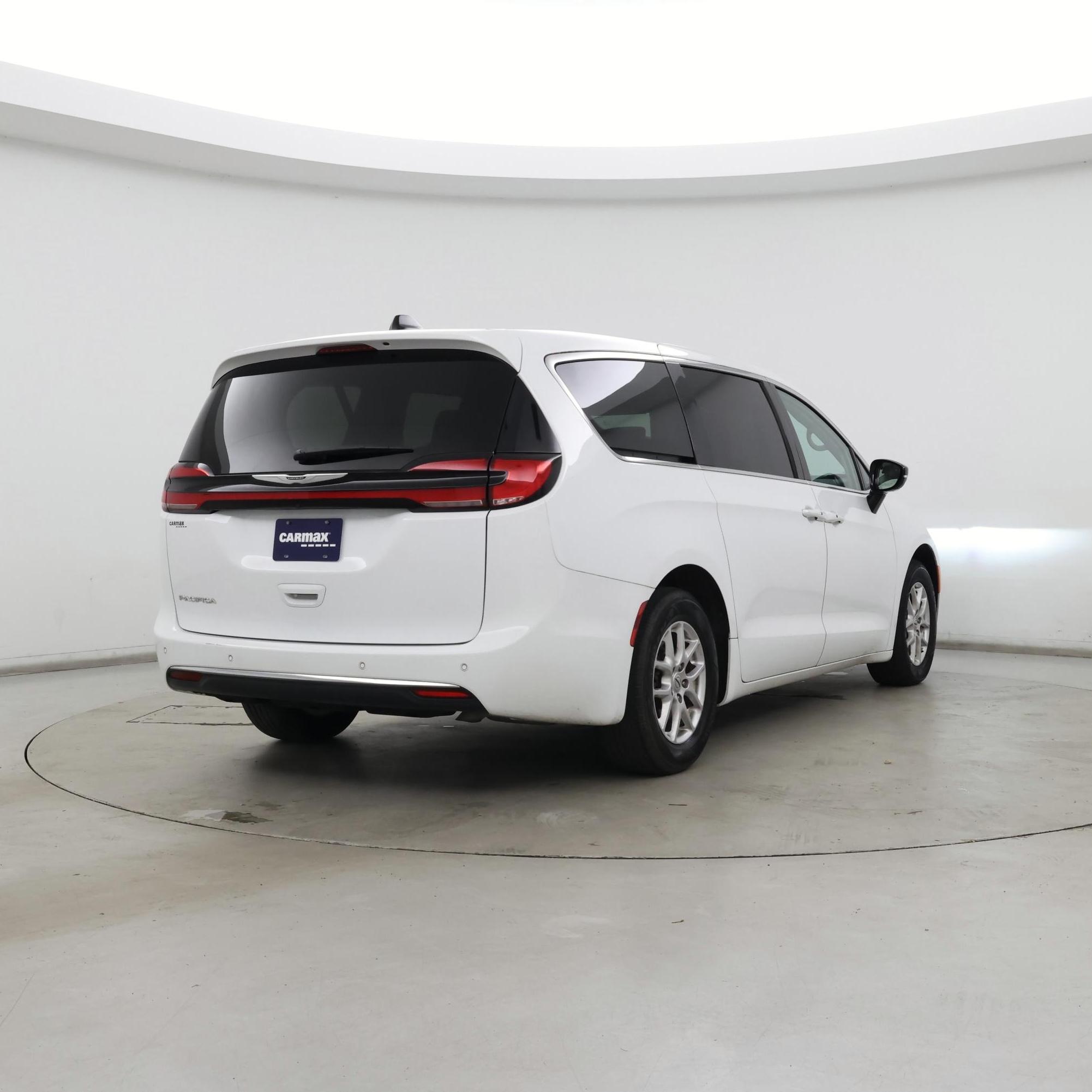 Thumbnail: 2024 Chrysler Pacifica - 8