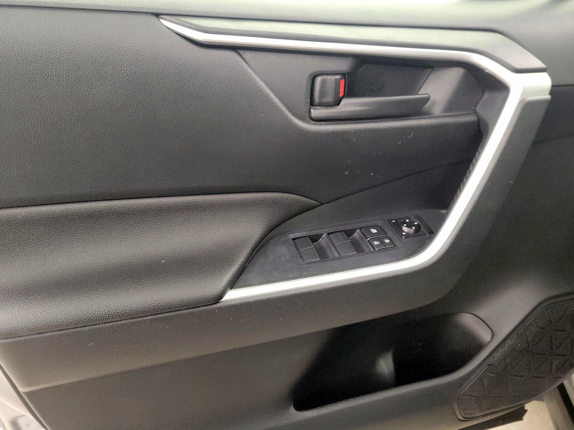 Thumbnail: 2021 Toyota RAV4 - 12