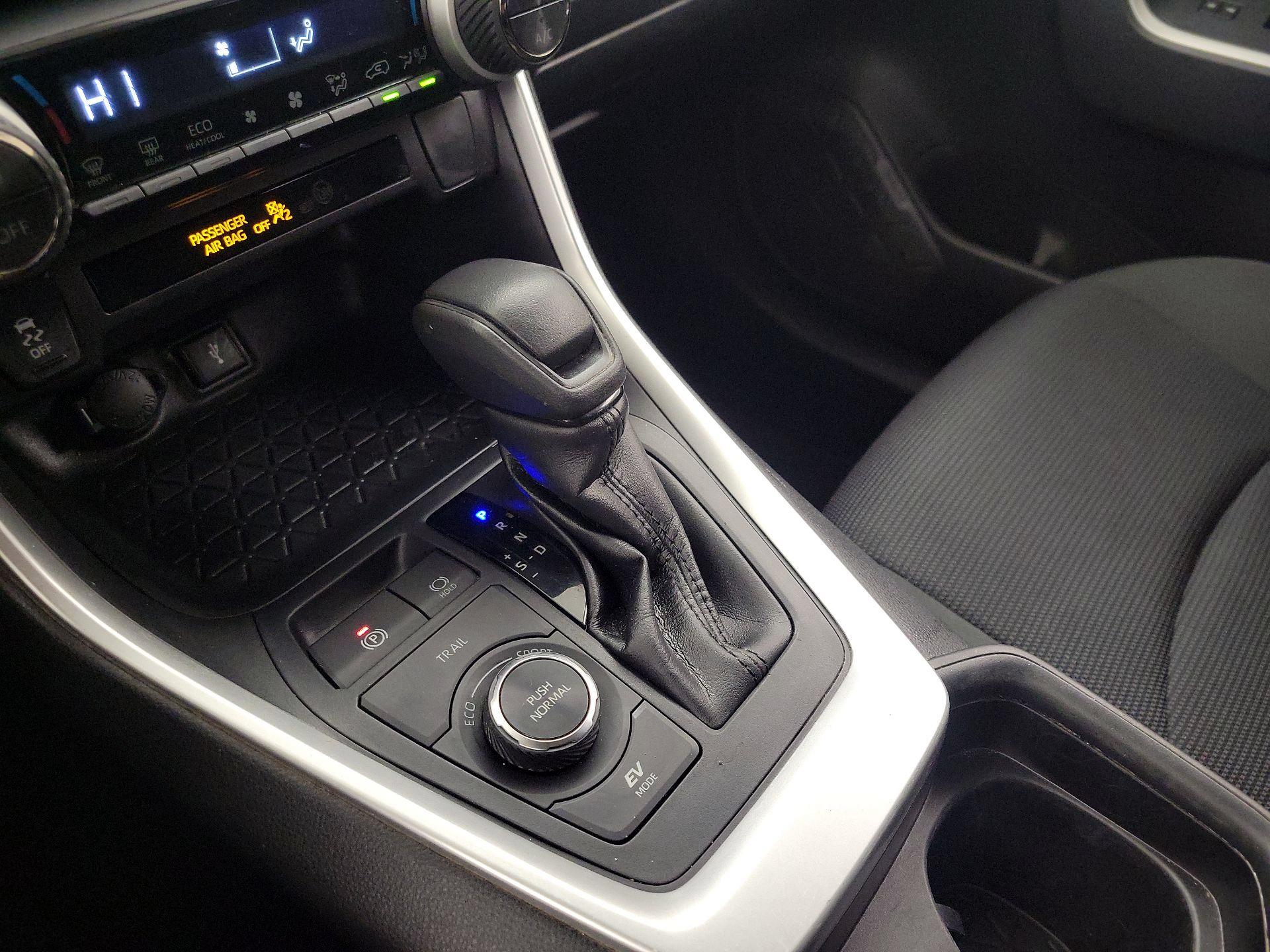 Thumbnail: 2021 Toyota RAV4 - 17