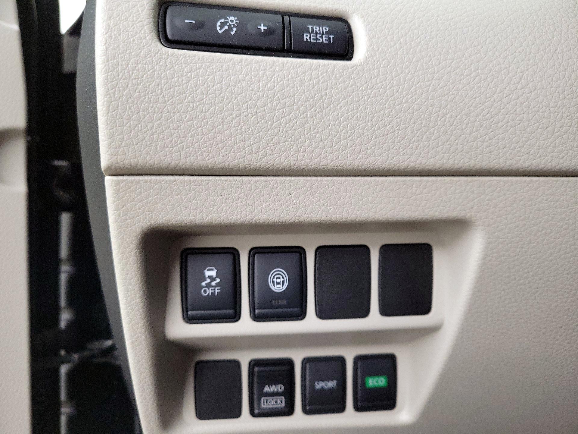 Thumbnail: 2020 Nissan Rogue Sport - 13