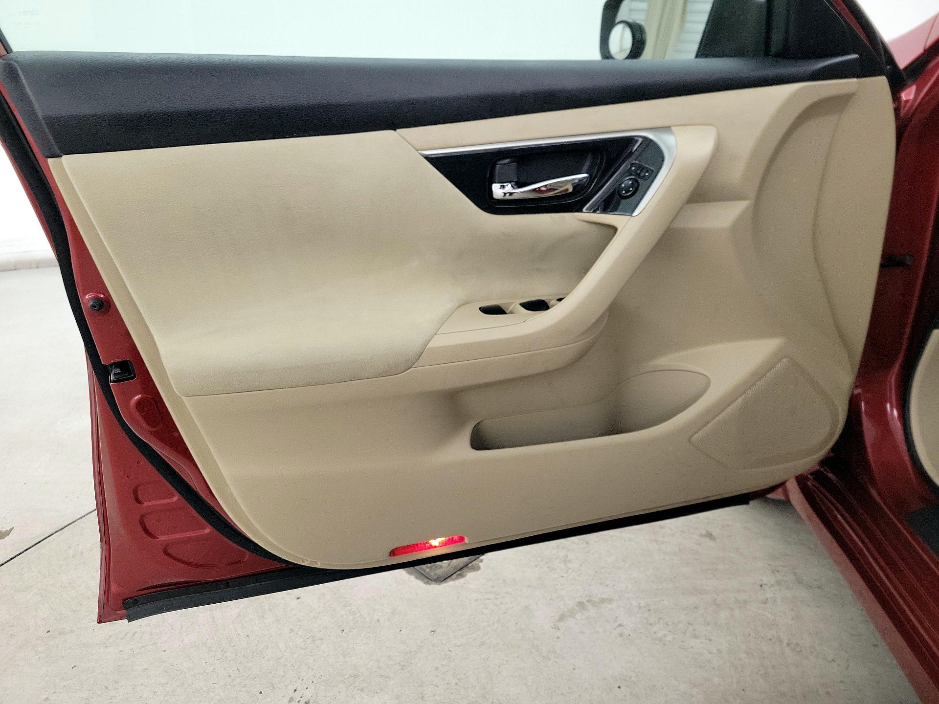 Thumbnail: 2014 Nissan Altima - 12