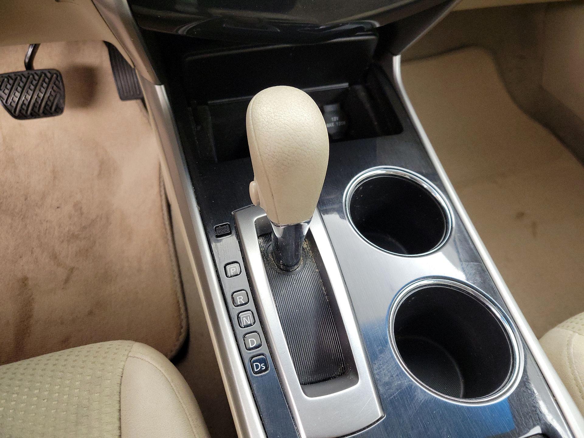 Thumbnail: 2014 Nissan Altima - 17