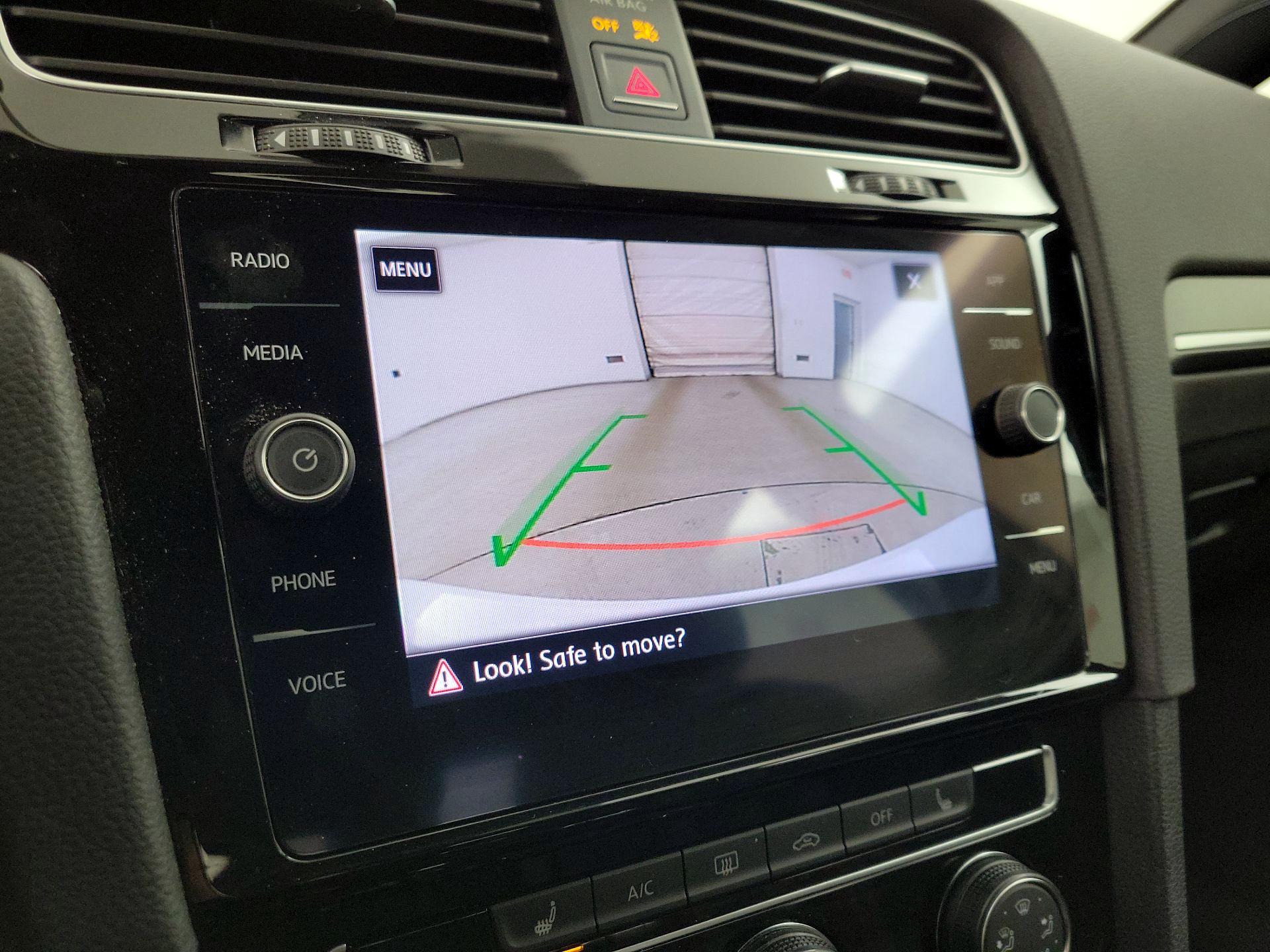 Thumbnail: 2018 Volkswagen Golf - 14