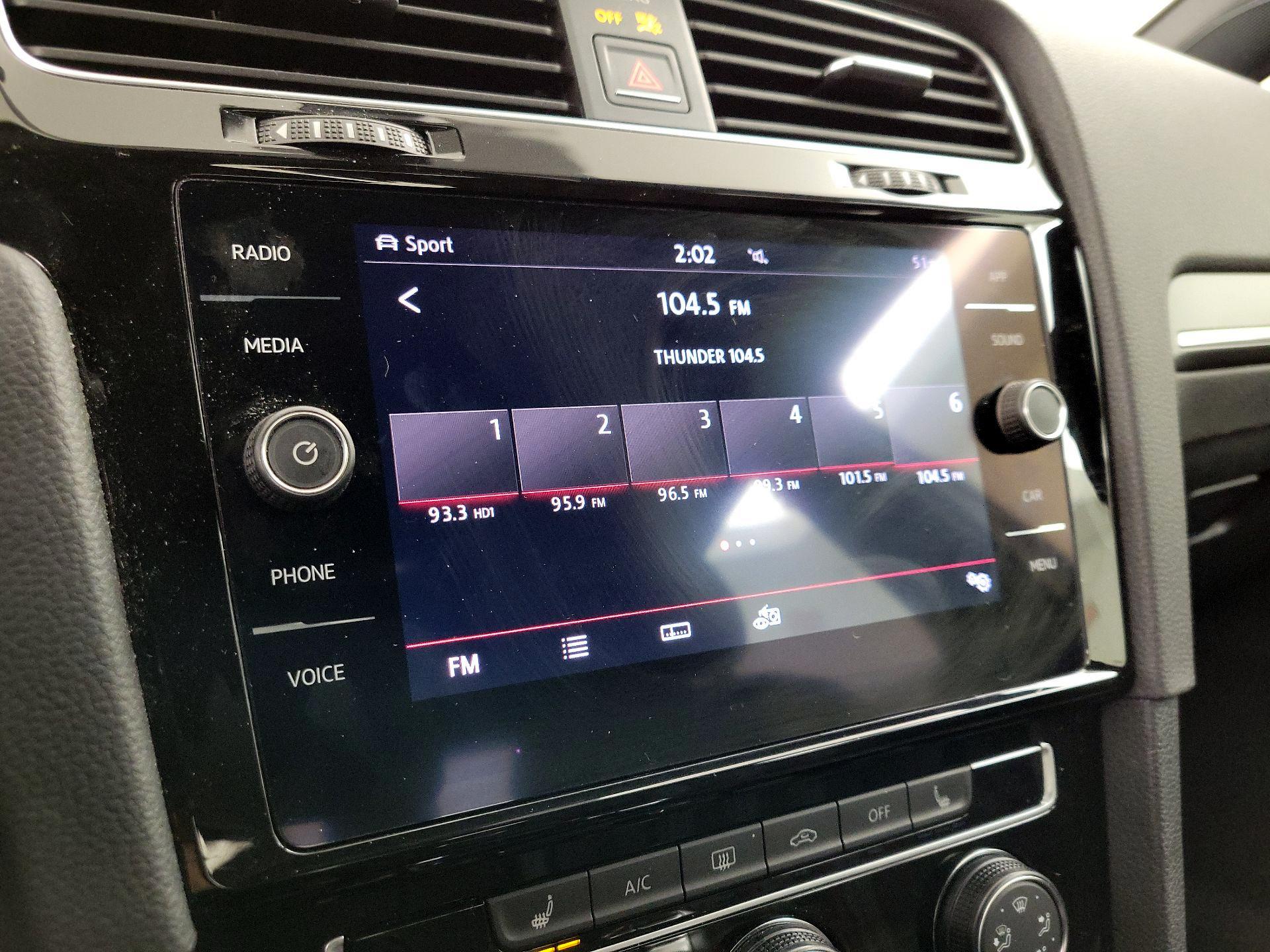 Thumbnail: 2018 Volkswagen Golf - 15