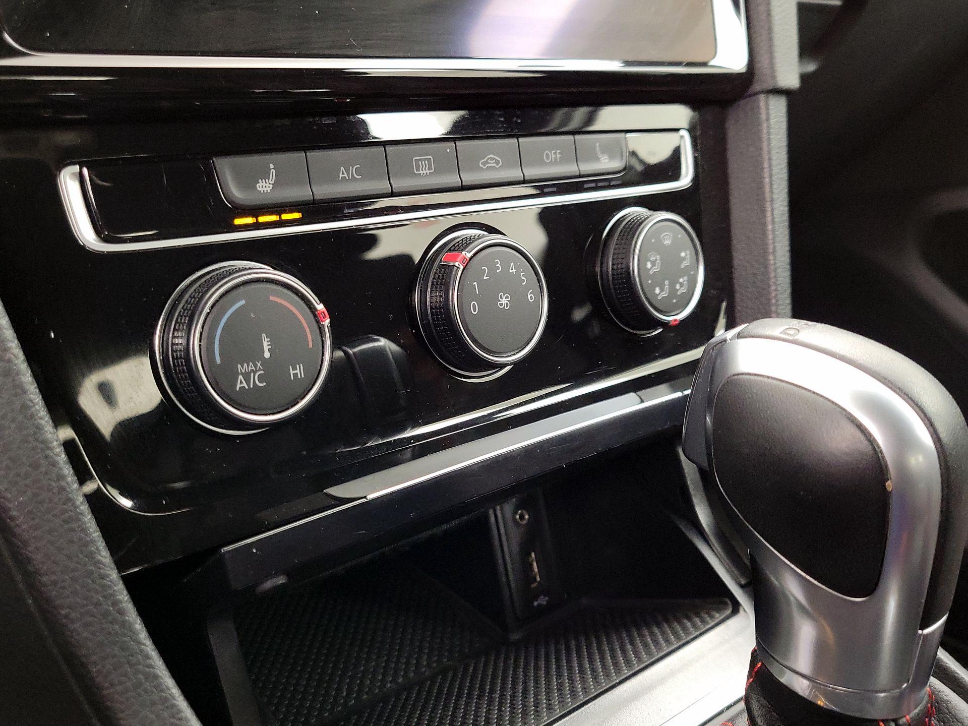 Thumbnail: 2018 Volkswagen Golf - 16