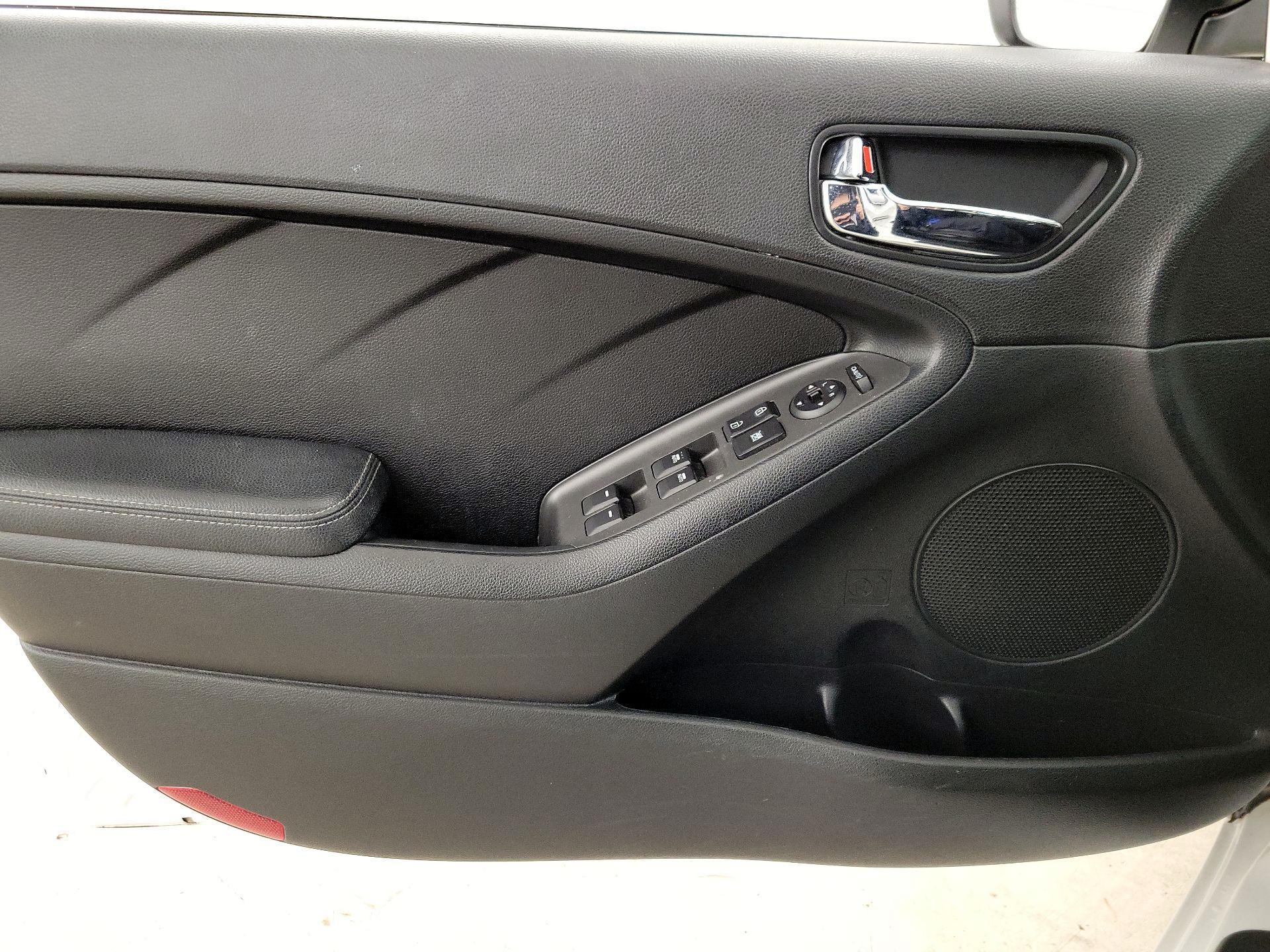 Thumbnail: 2017 Kia Forte - 12