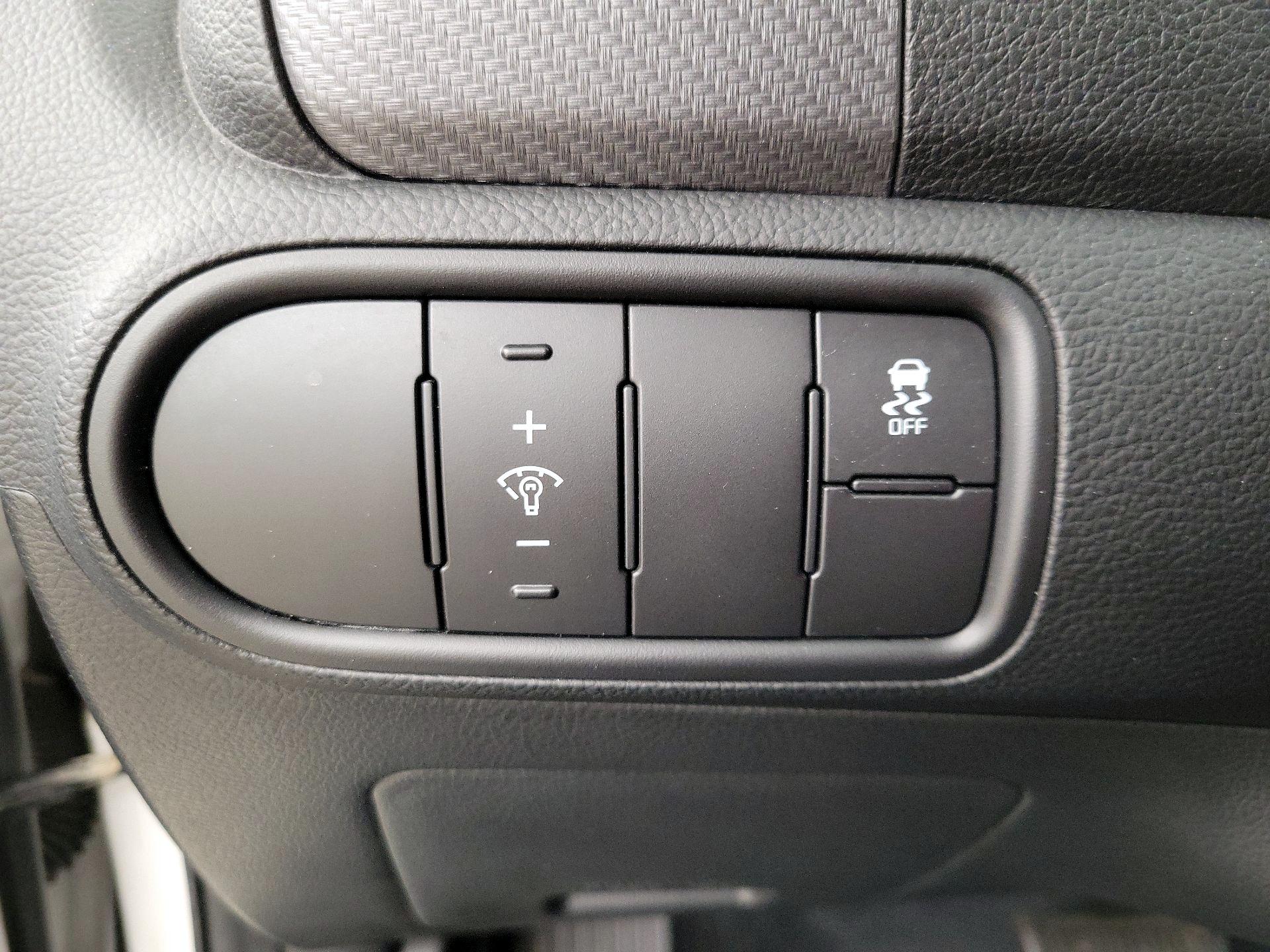 Thumbnail: 2017 Kia Forte - 13