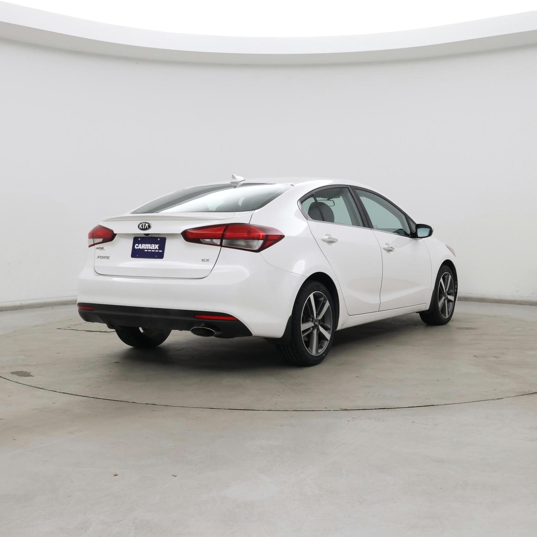 Thumbnail: 2017 Kia Forte - 8