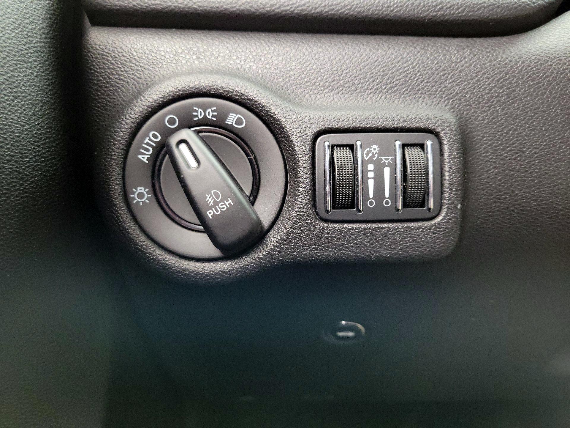 Thumbnail: 2016 Dodge Dart - 13