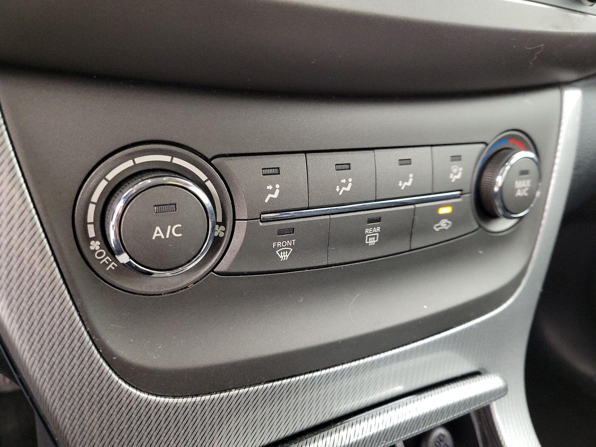 Thumbnail: 2014 Nissan Sentra - 17