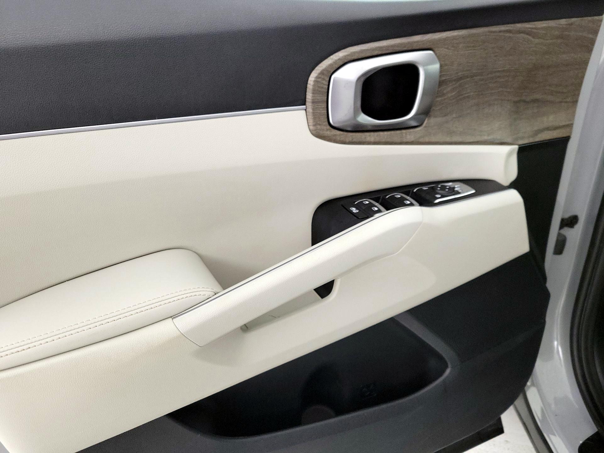 Thumbnail: 2023 Kia Sorento - 12