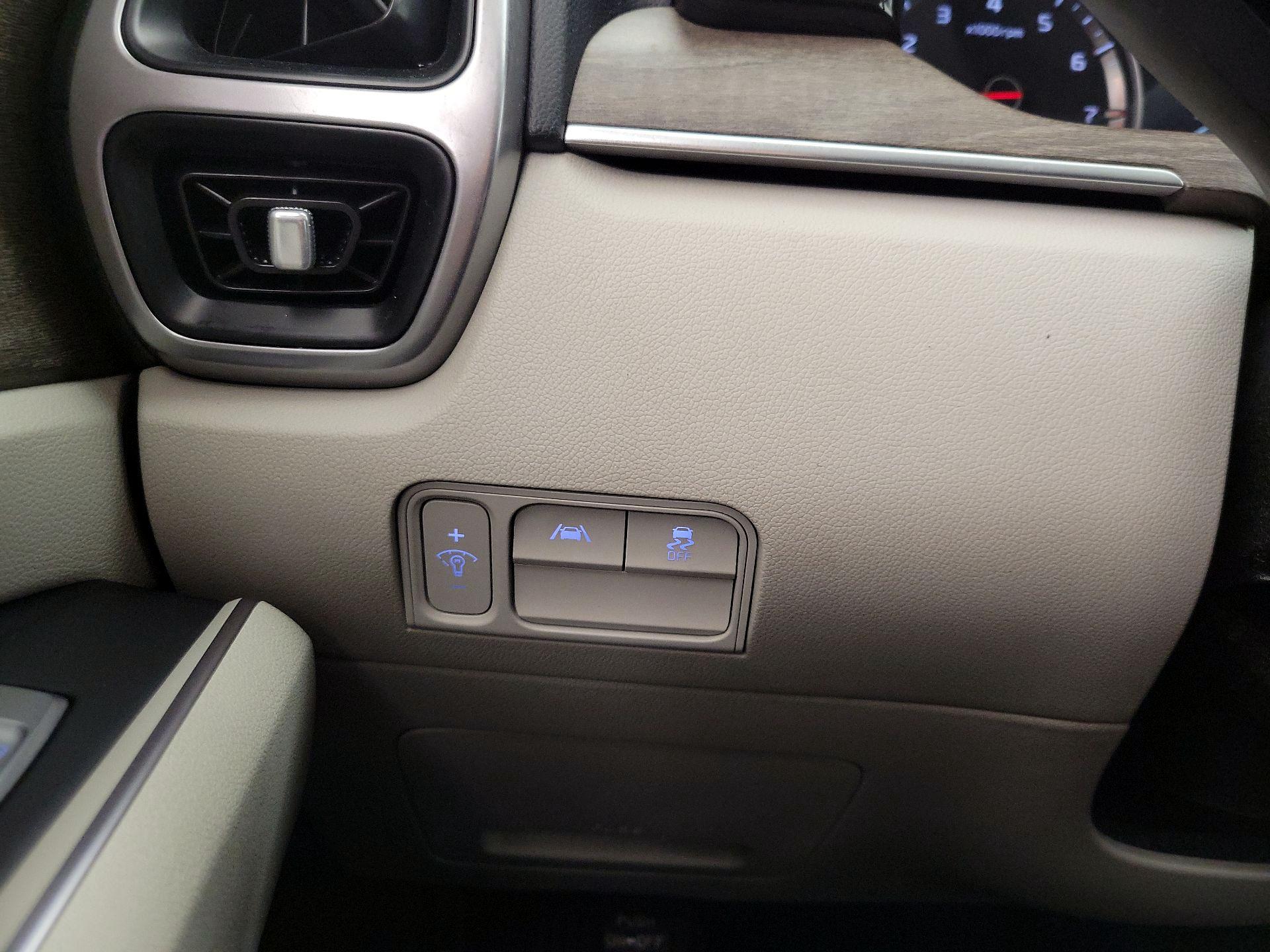 Thumbnail: 2023 Kia Sorento - 13