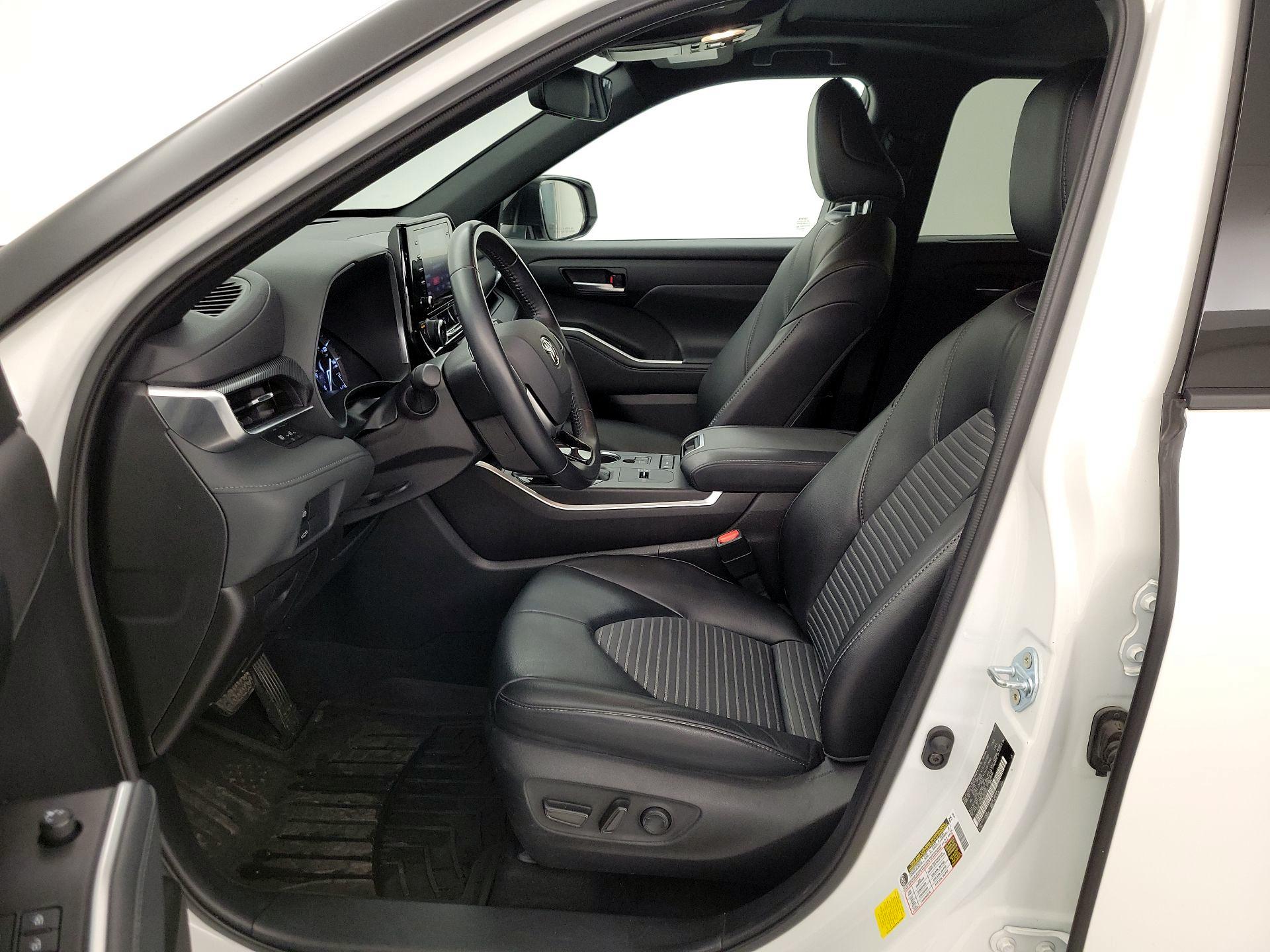 Thumbnail: 2021 Toyota Highlander - 11