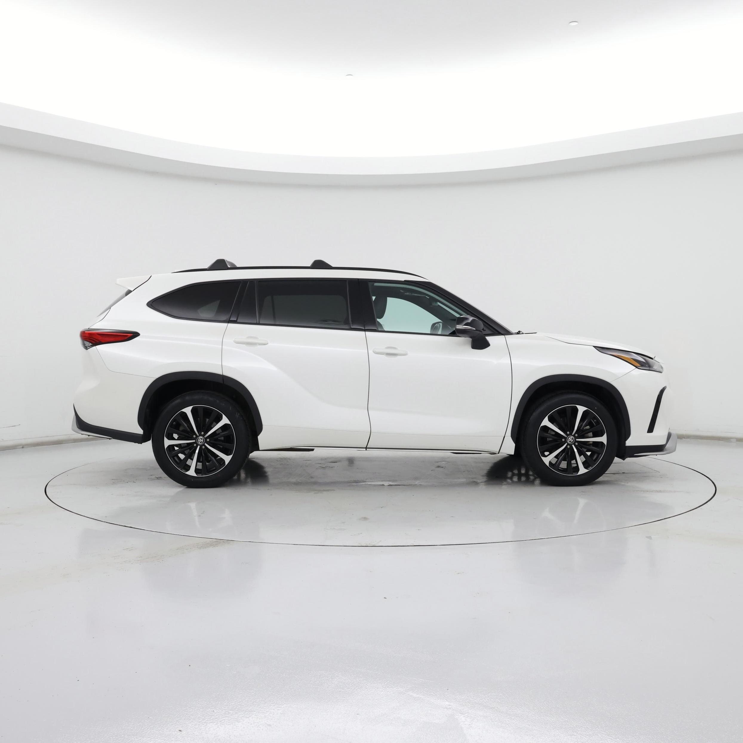 Thumbnail: 2021 Toyota Highlander - 7