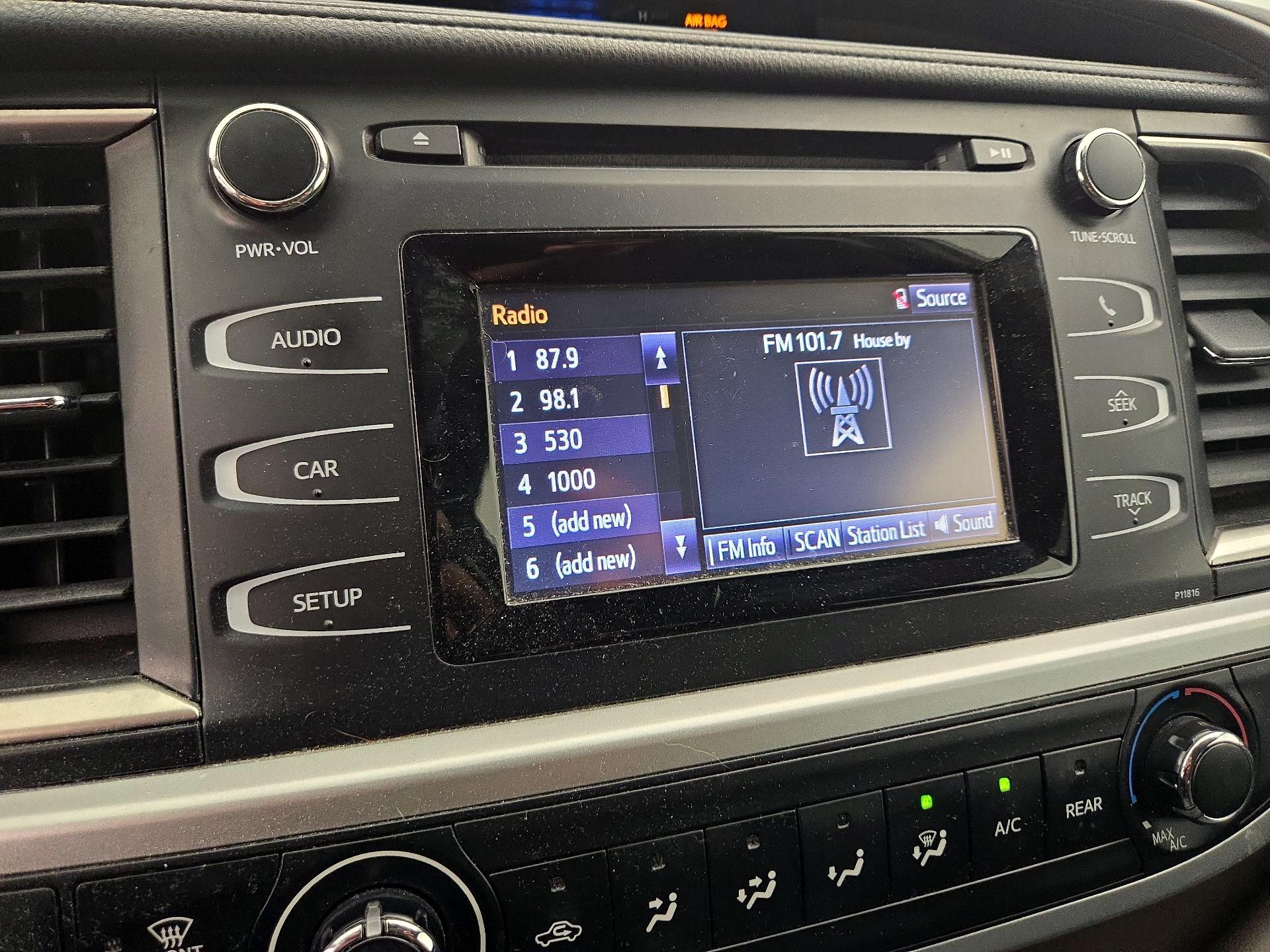 Thumbnail: 2019 Toyota Highlander - 15