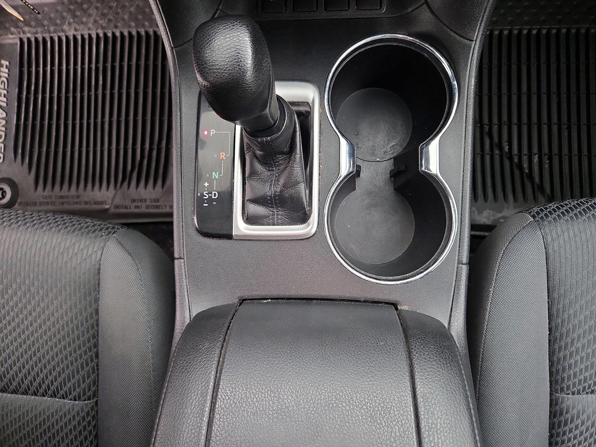 Thumbnail: 2019 Toyota Highlander - 17