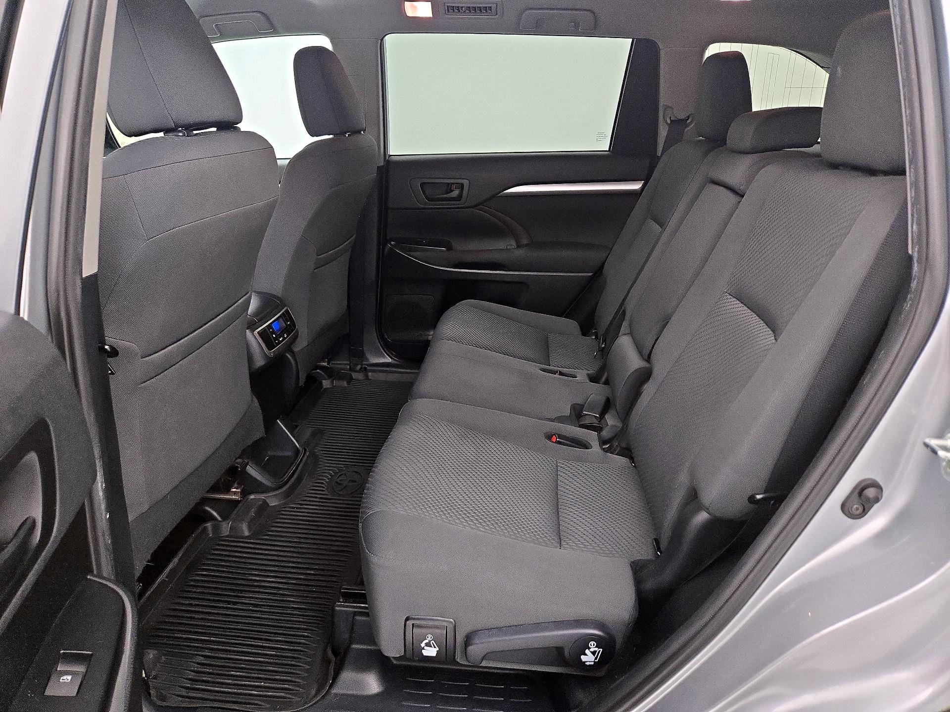 Thumbnail: 2019 Toyota Highlander - 19