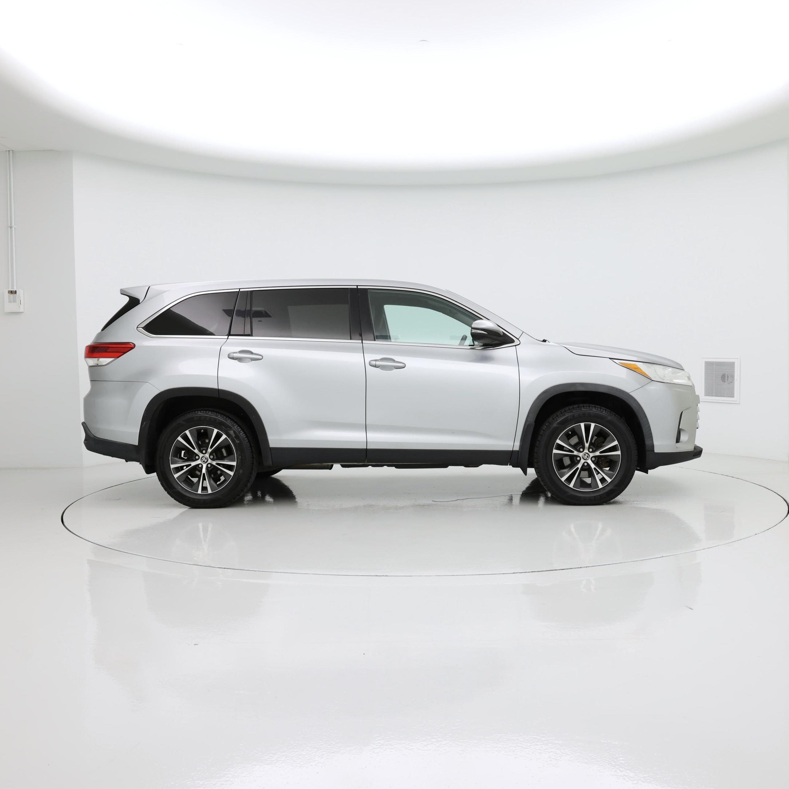 Thumbnail: 2019 Toyota Highlander - 7