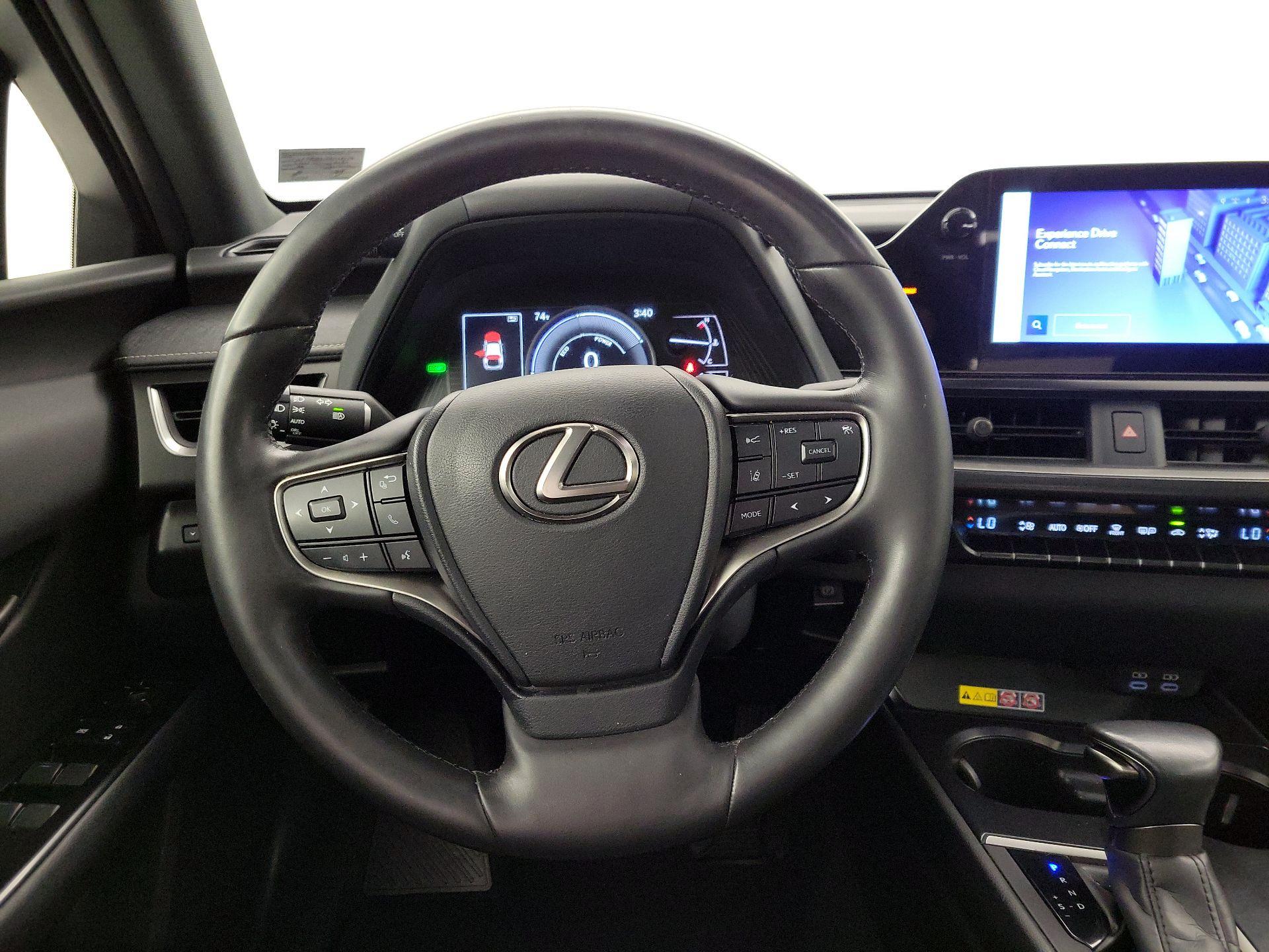 Thumbnail: 2023 Lexus UX - 10