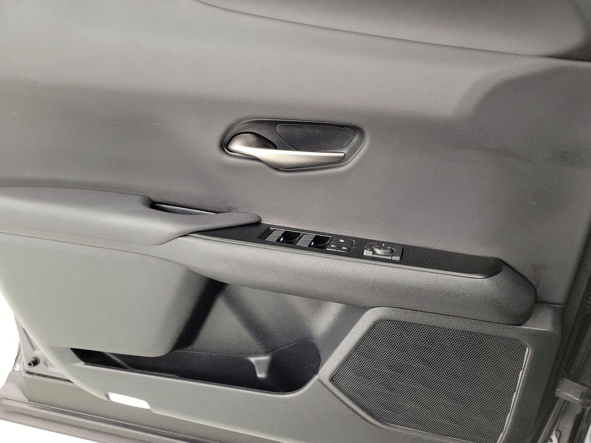 Thumbnail: 2023 Lexus UX - 12