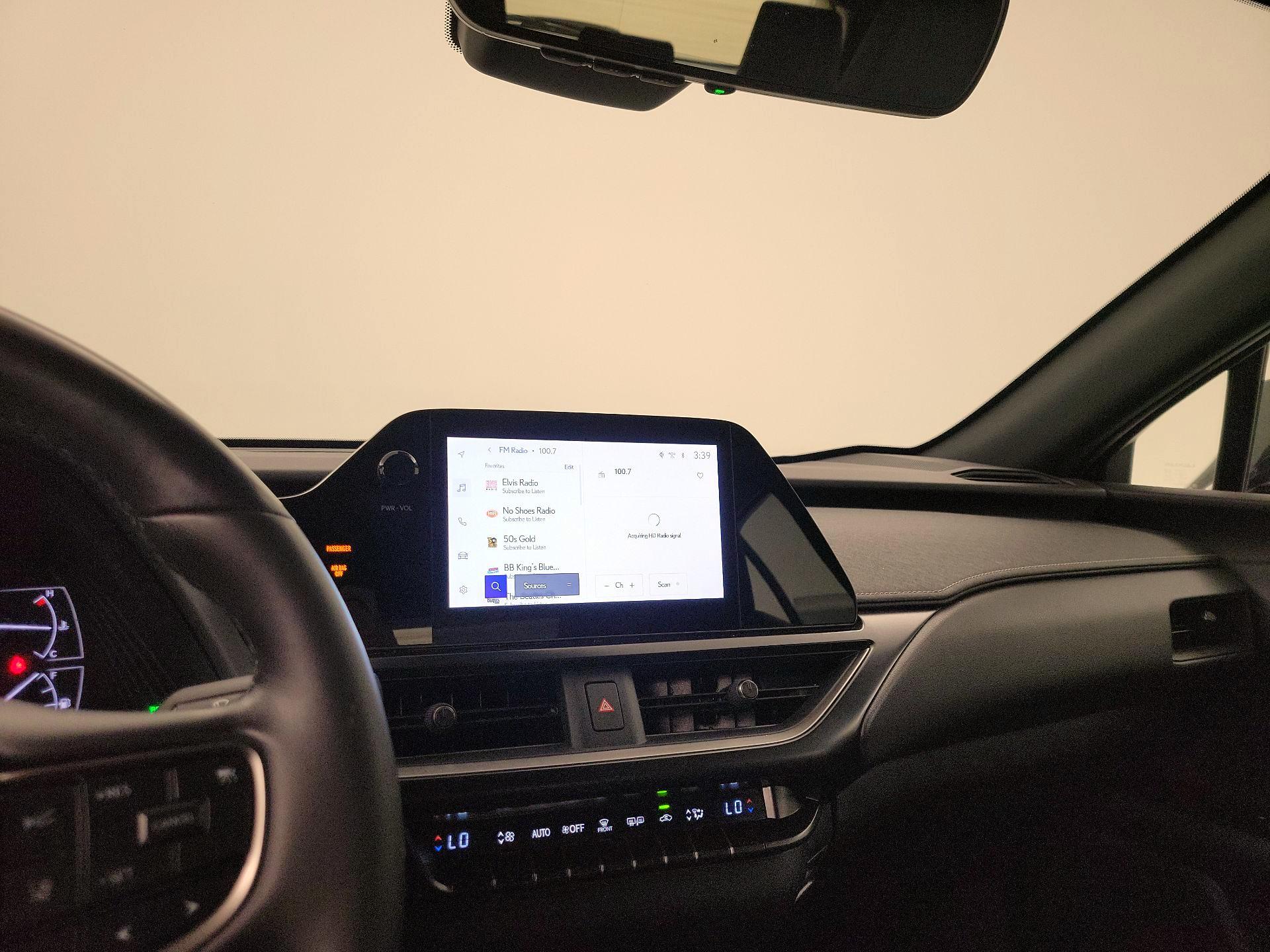 Thumbnail: 2023 Lexus UX - 15