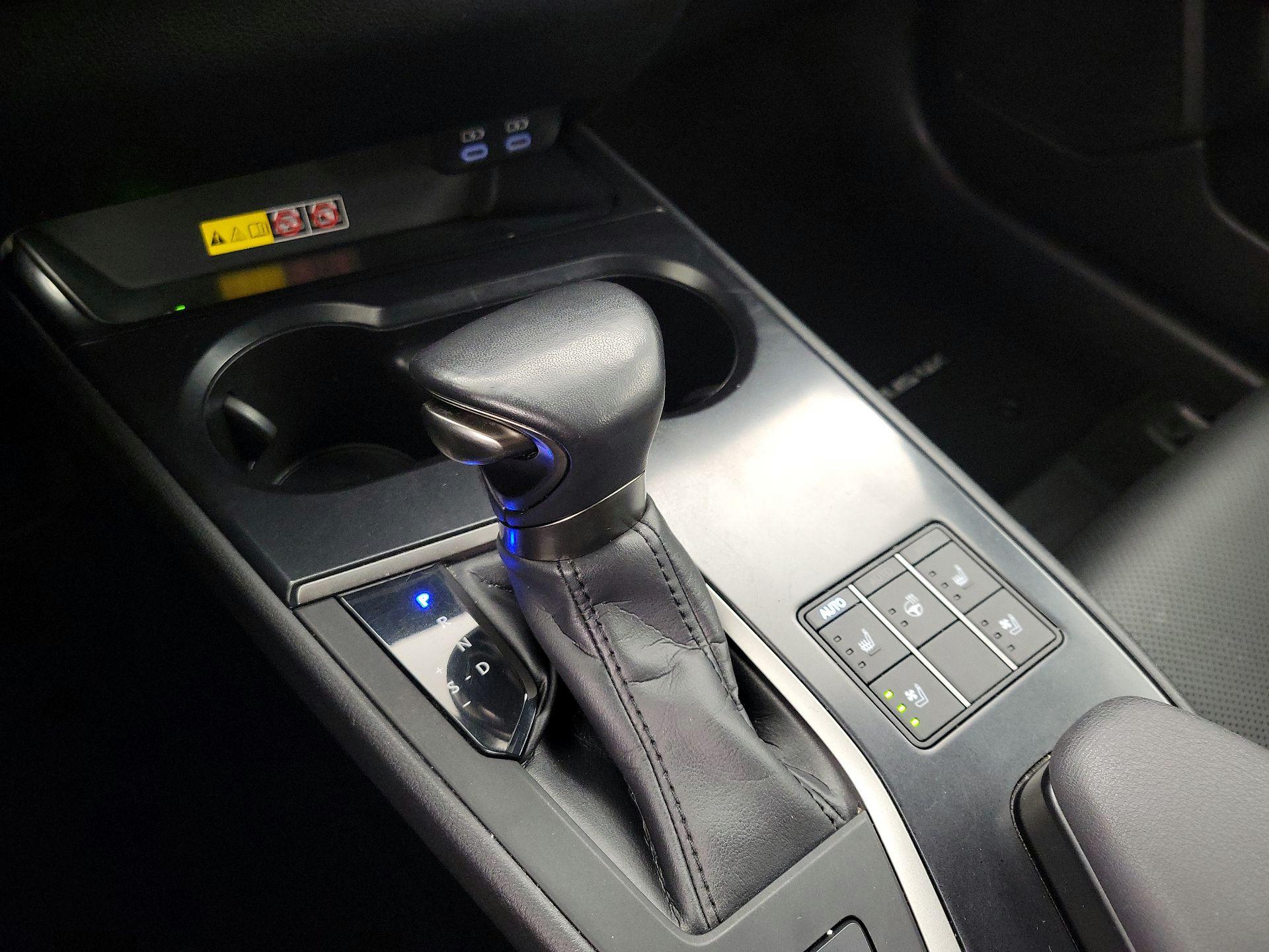 Thumbnail: 2023 Lexus UX - 17