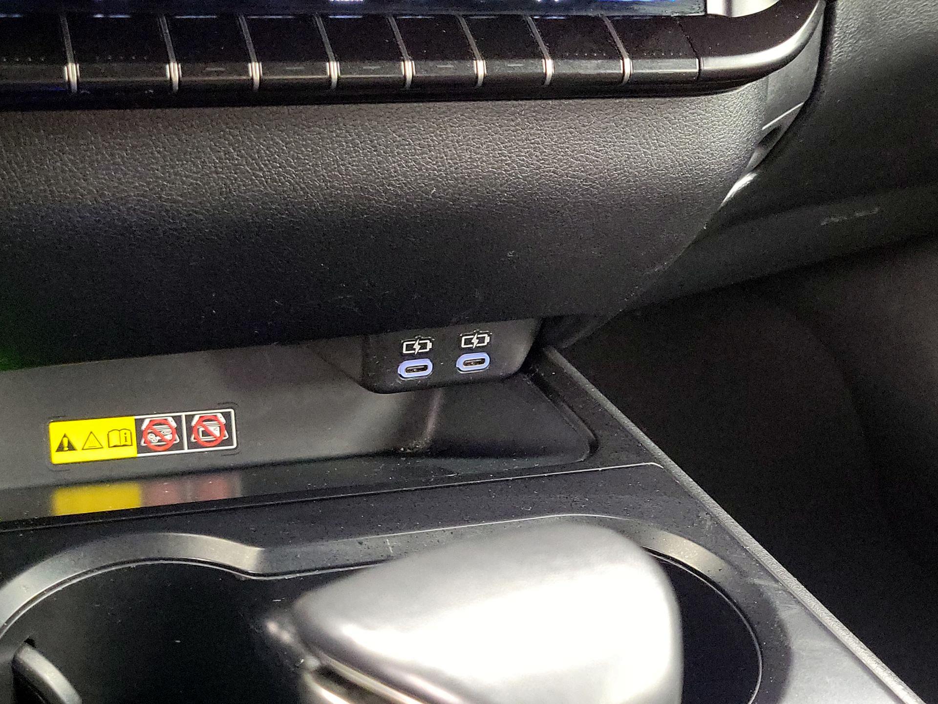 Thumbnail: 2023 Lexus UX - 18