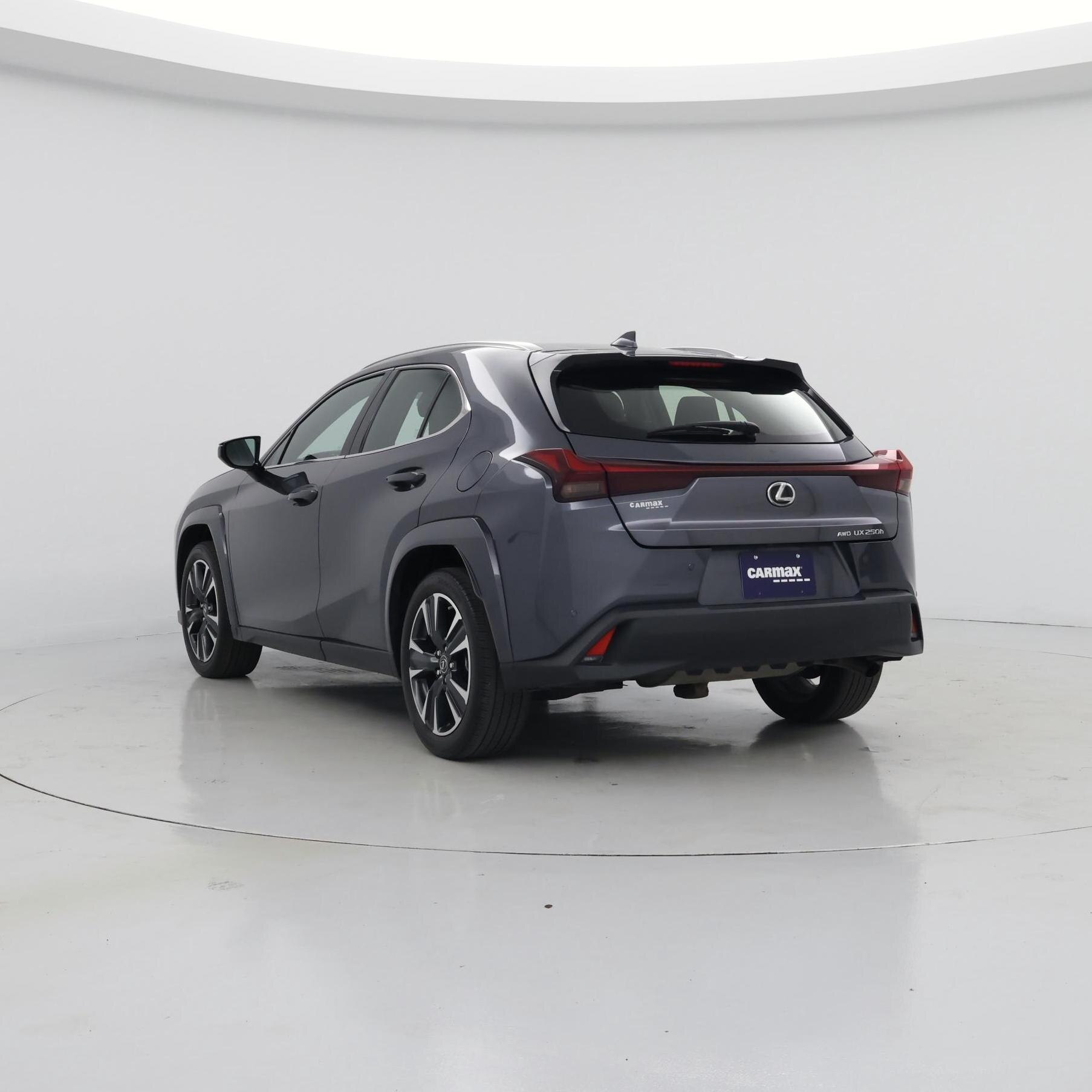 Thumbnail: 2023 Lexus UX - 2