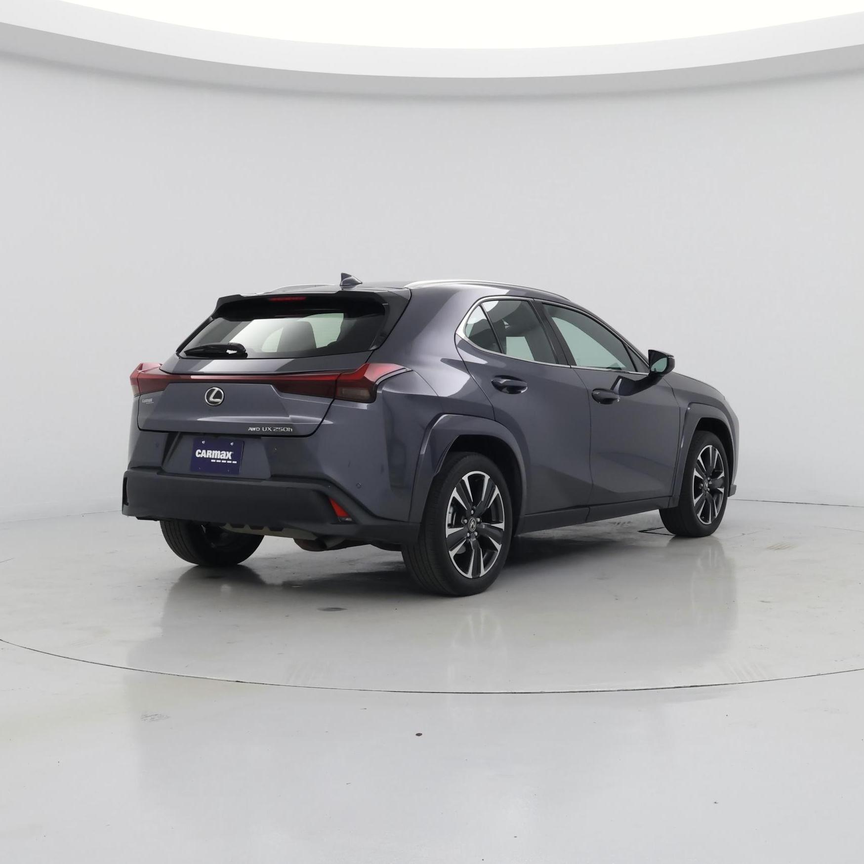 Thumbnail: 2023 Lexus UX - 8
