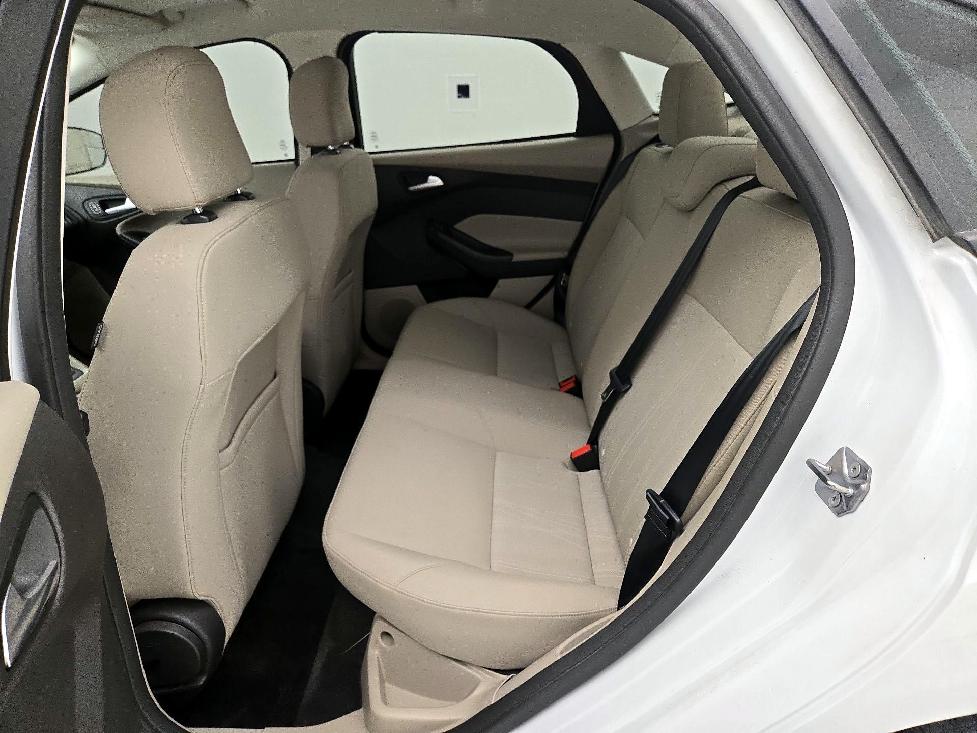 Thumbnail: 2016 Ford Focus - 19