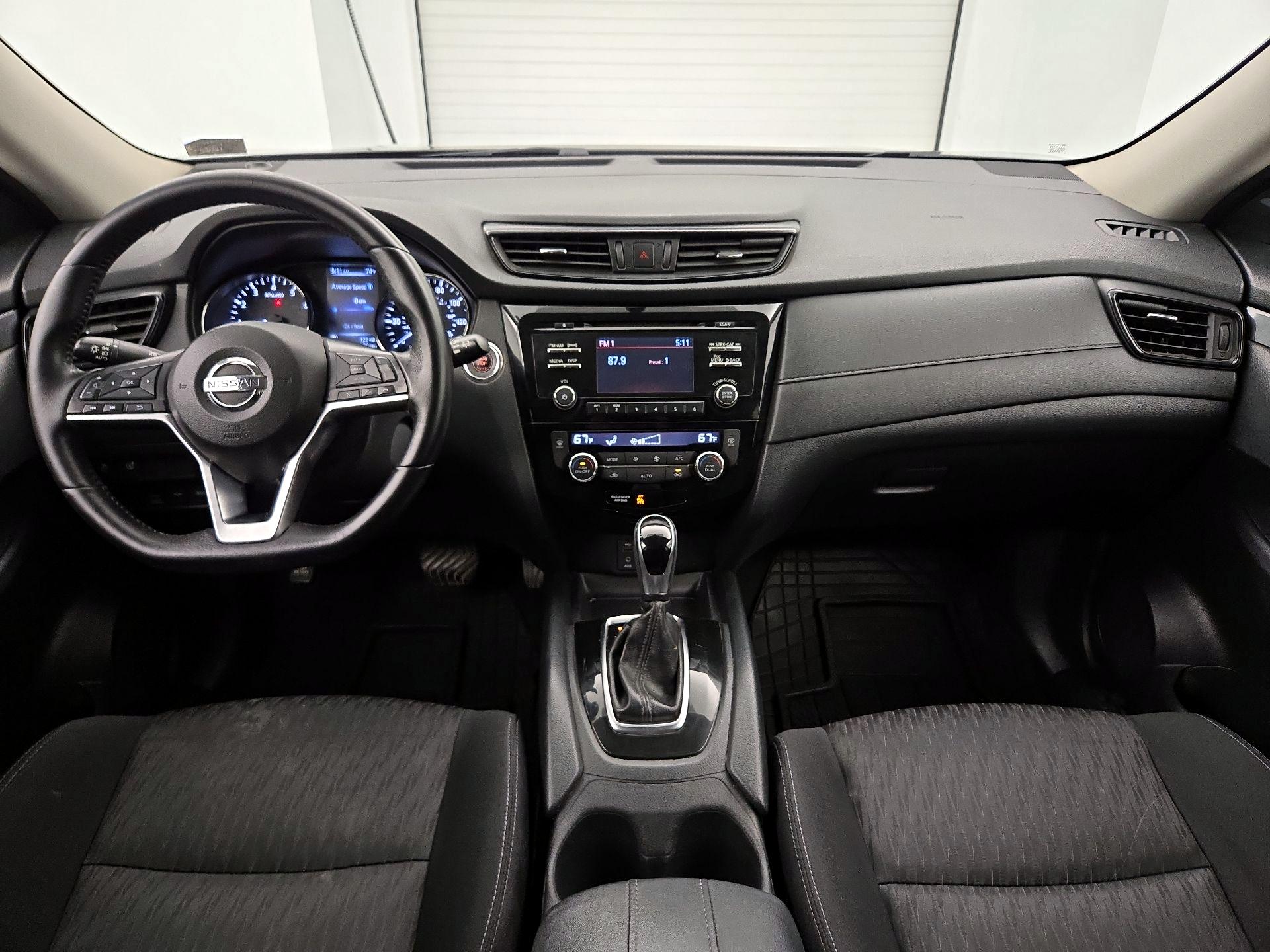 Thumbnail: 2017 Nissan Rogue - 9