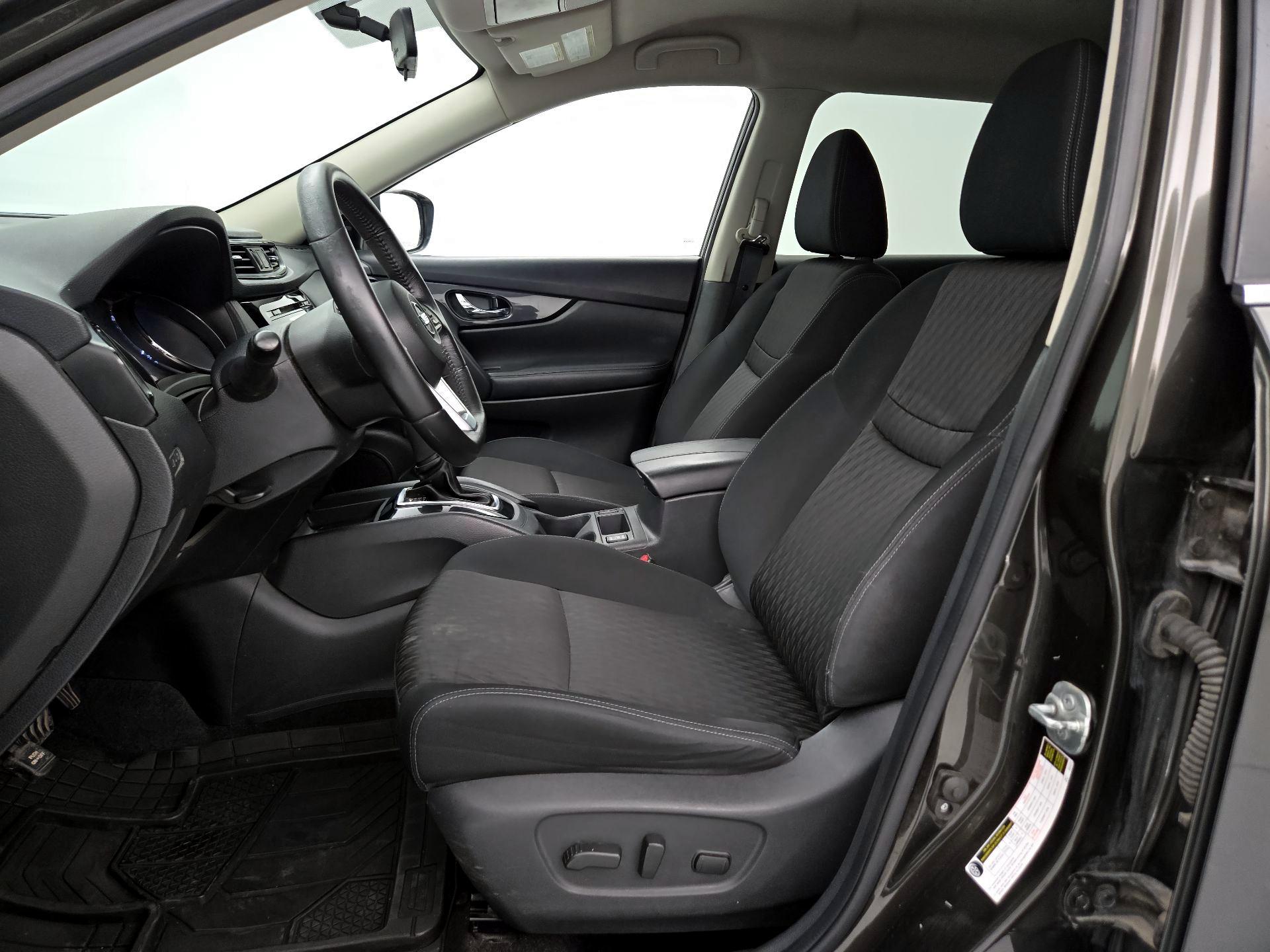 Thumbnail: 2017 Nissan Rogue - 11