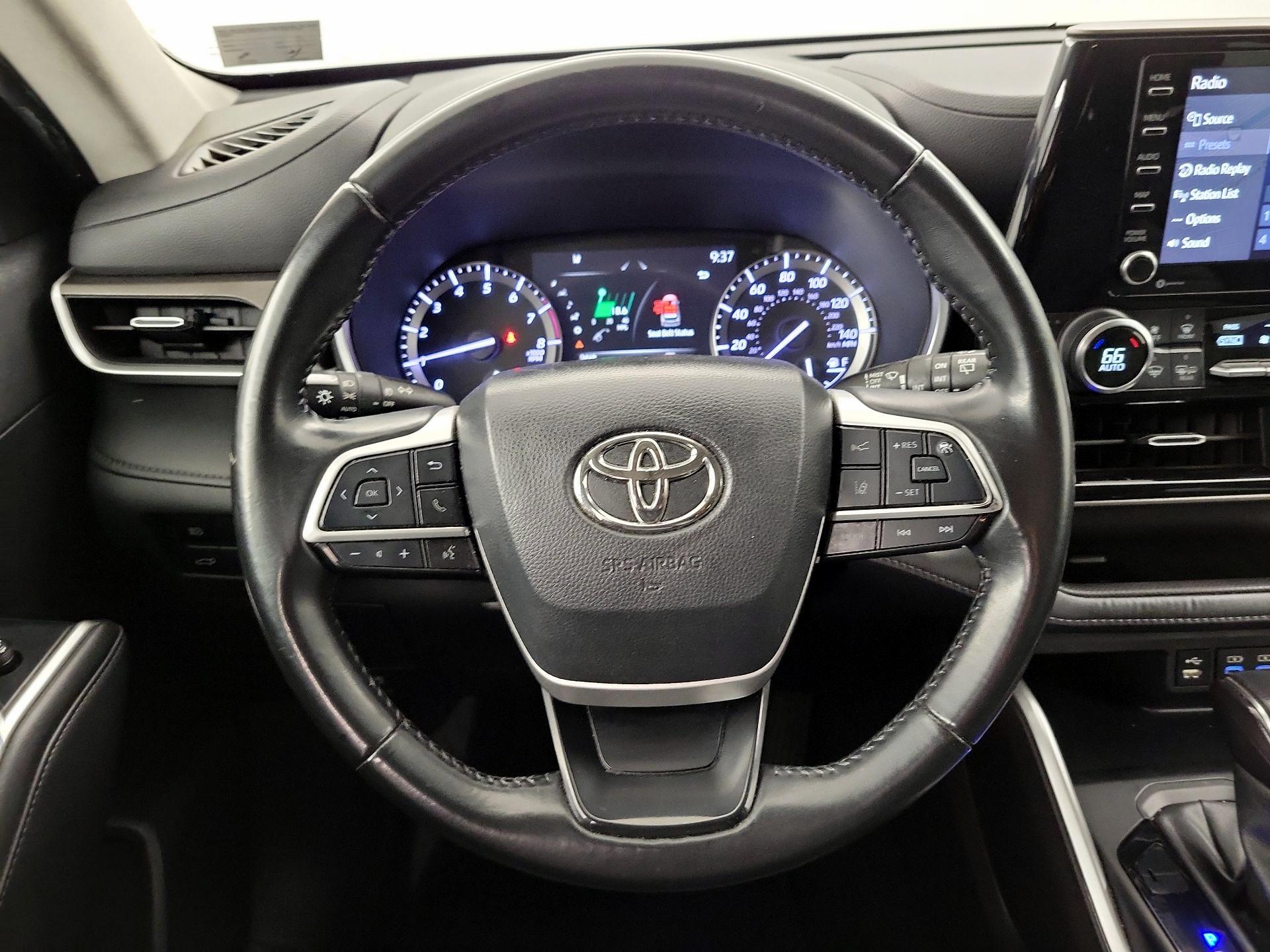 Thumbnail: 2022 Toyota Highlander - 10
