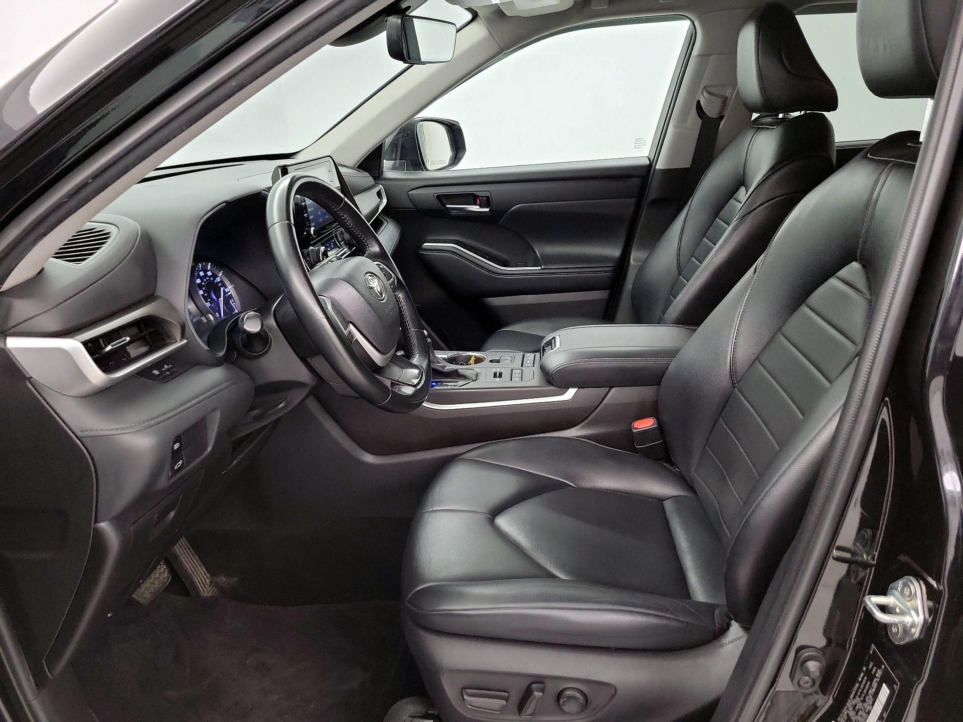 Thumbnail: 2022 Toyota Highlander - 11