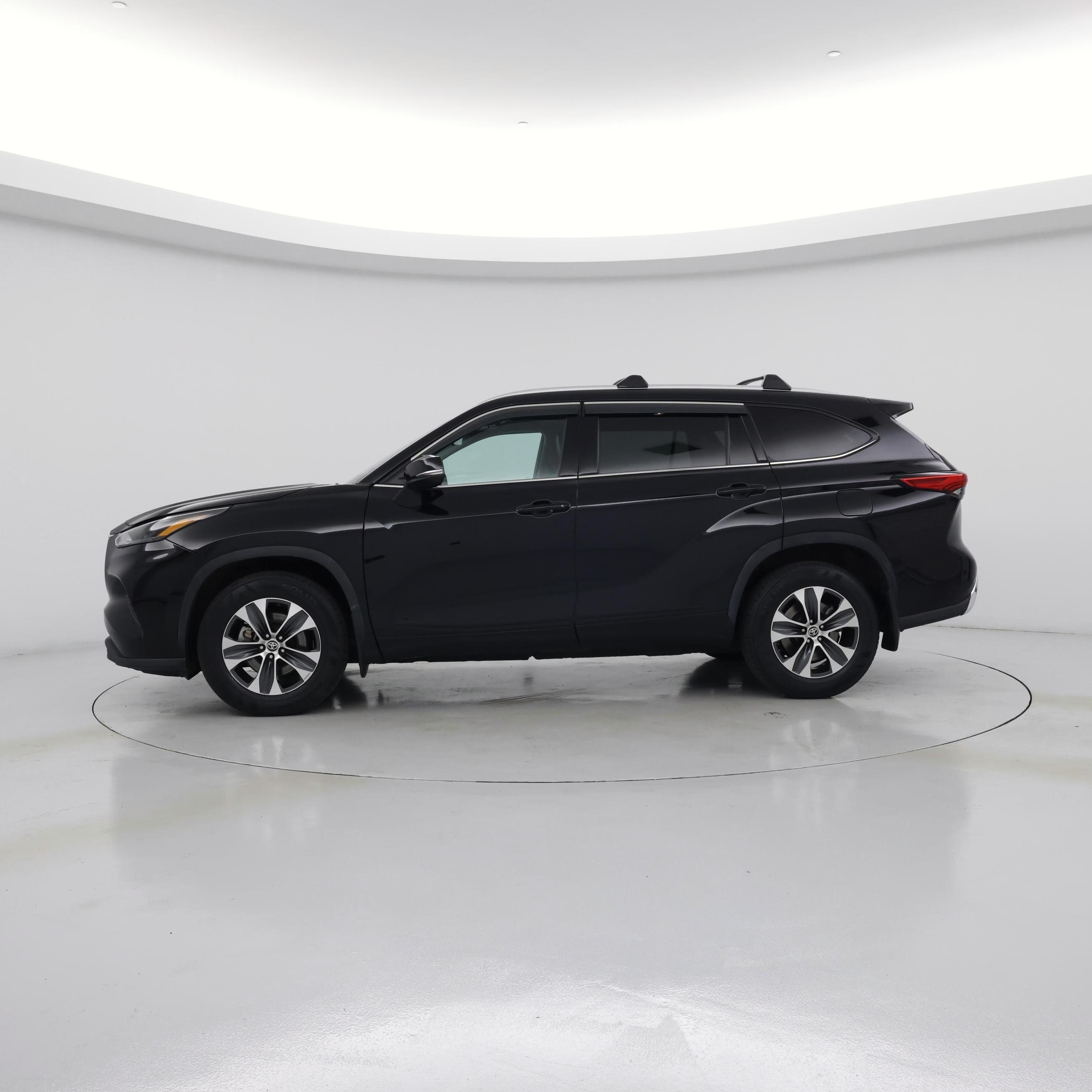 Thumbnail: 2022 Toyota Highlander - 3
