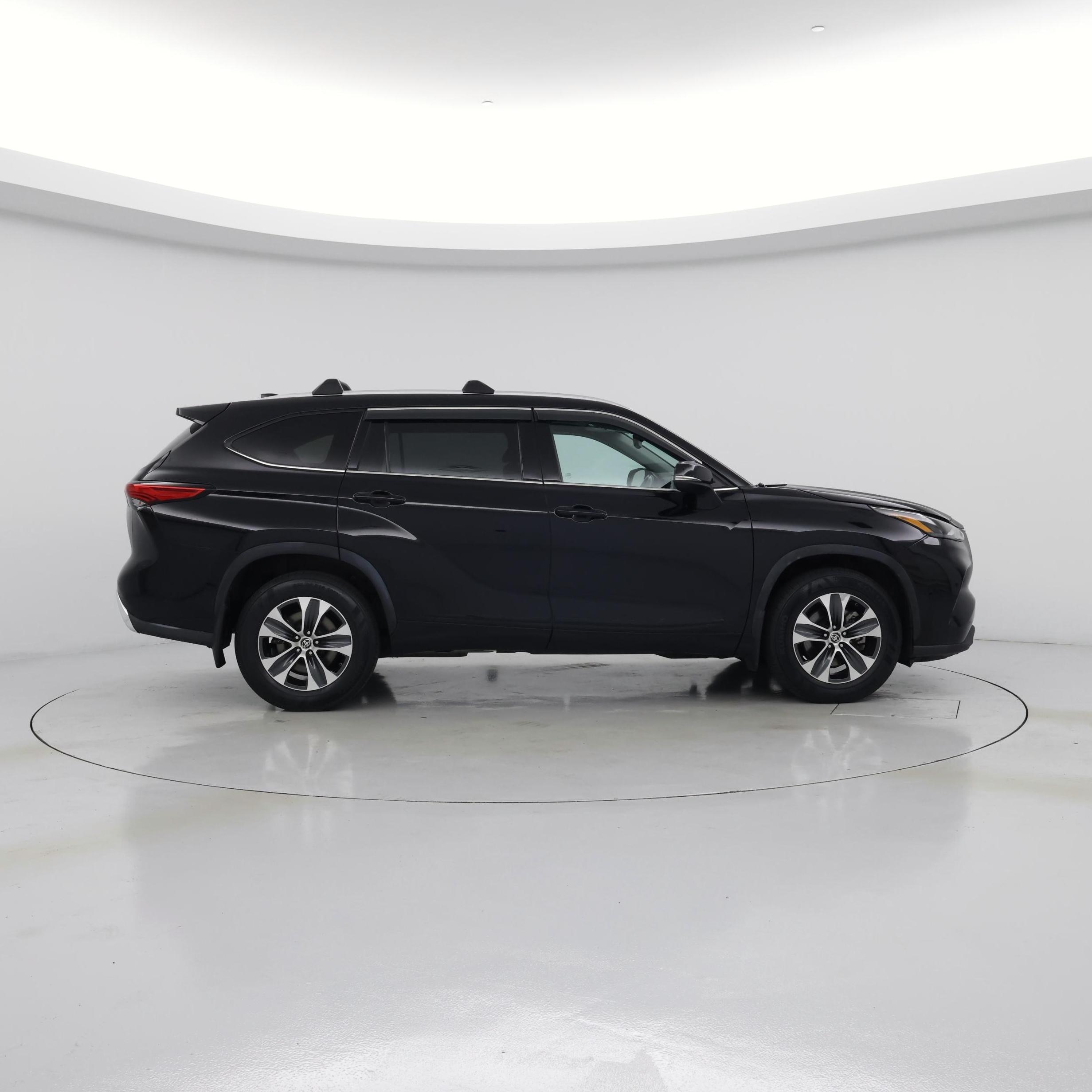 Thumbnail: 2022 Toyota Highlander - 7