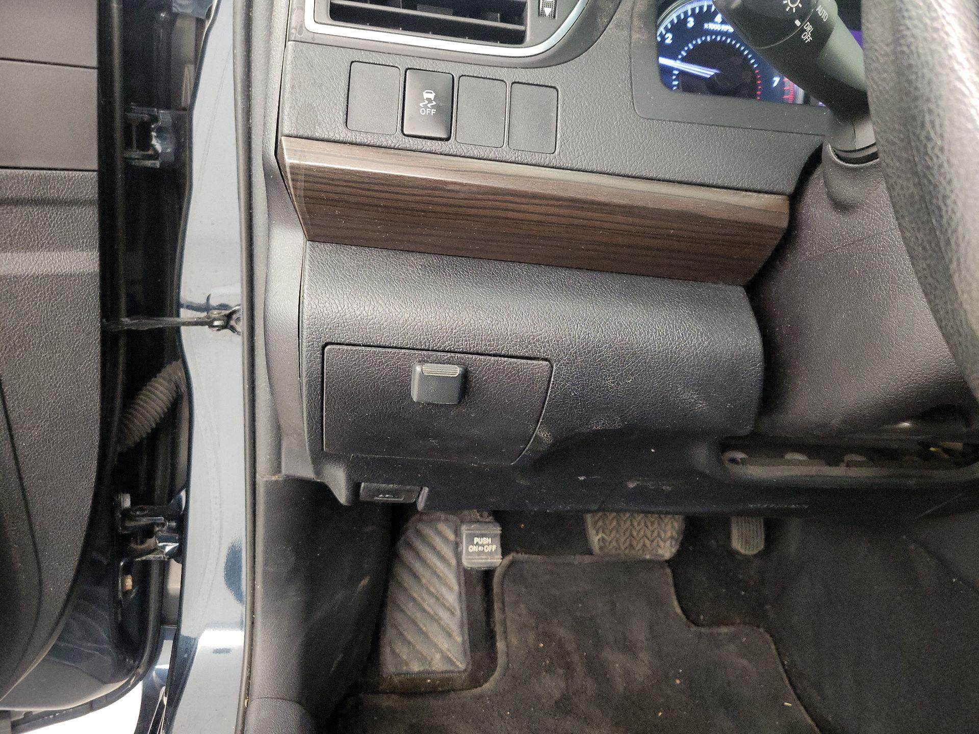 Thumbnail: 2016 Toyota Camry - 13