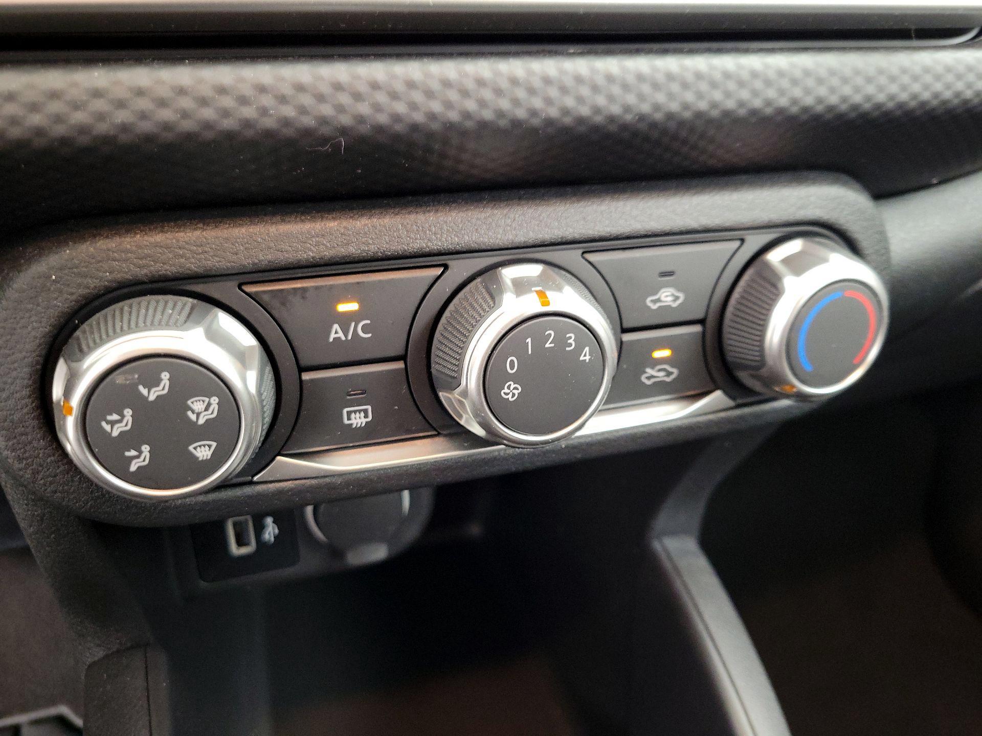 Thumbnail: 2022 Nissan Kicks - 16