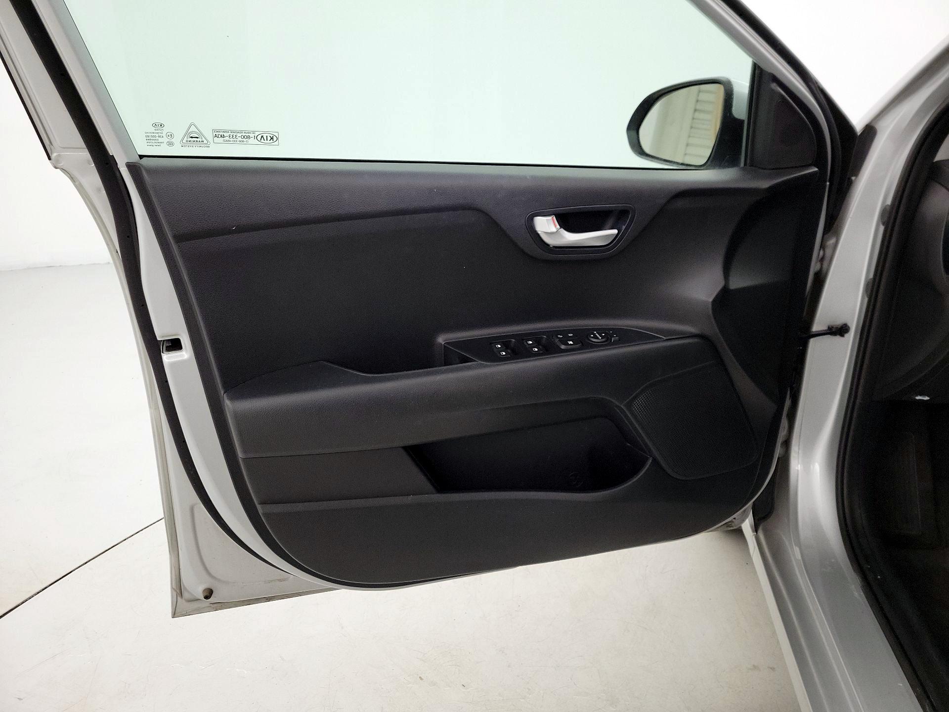 Thumbnail: 2021 Kia Rio - 12