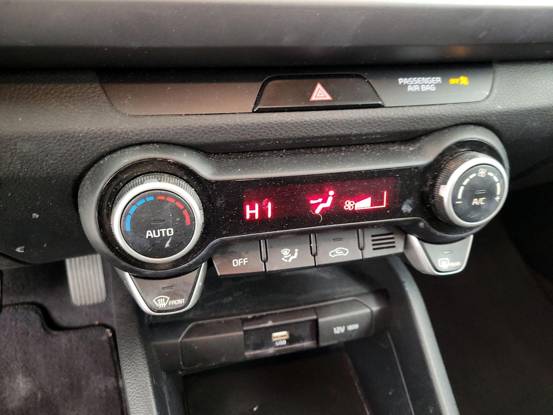 Thumbnail: 2021 Kia Rio - 16