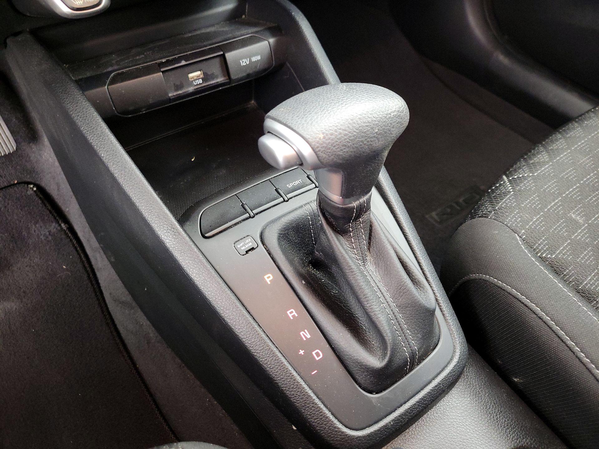 Thumbnail: 2021 Kia Rio - 17